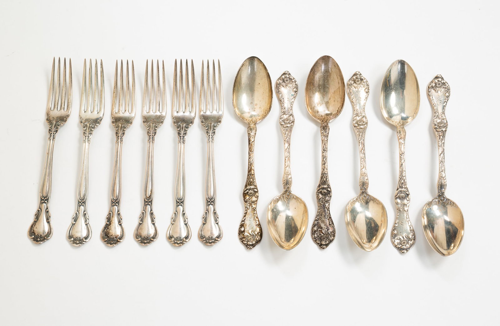 SELECTION OF AMERICAN STERLING SILVER FORKS AND SPOONS. (1 of 5)