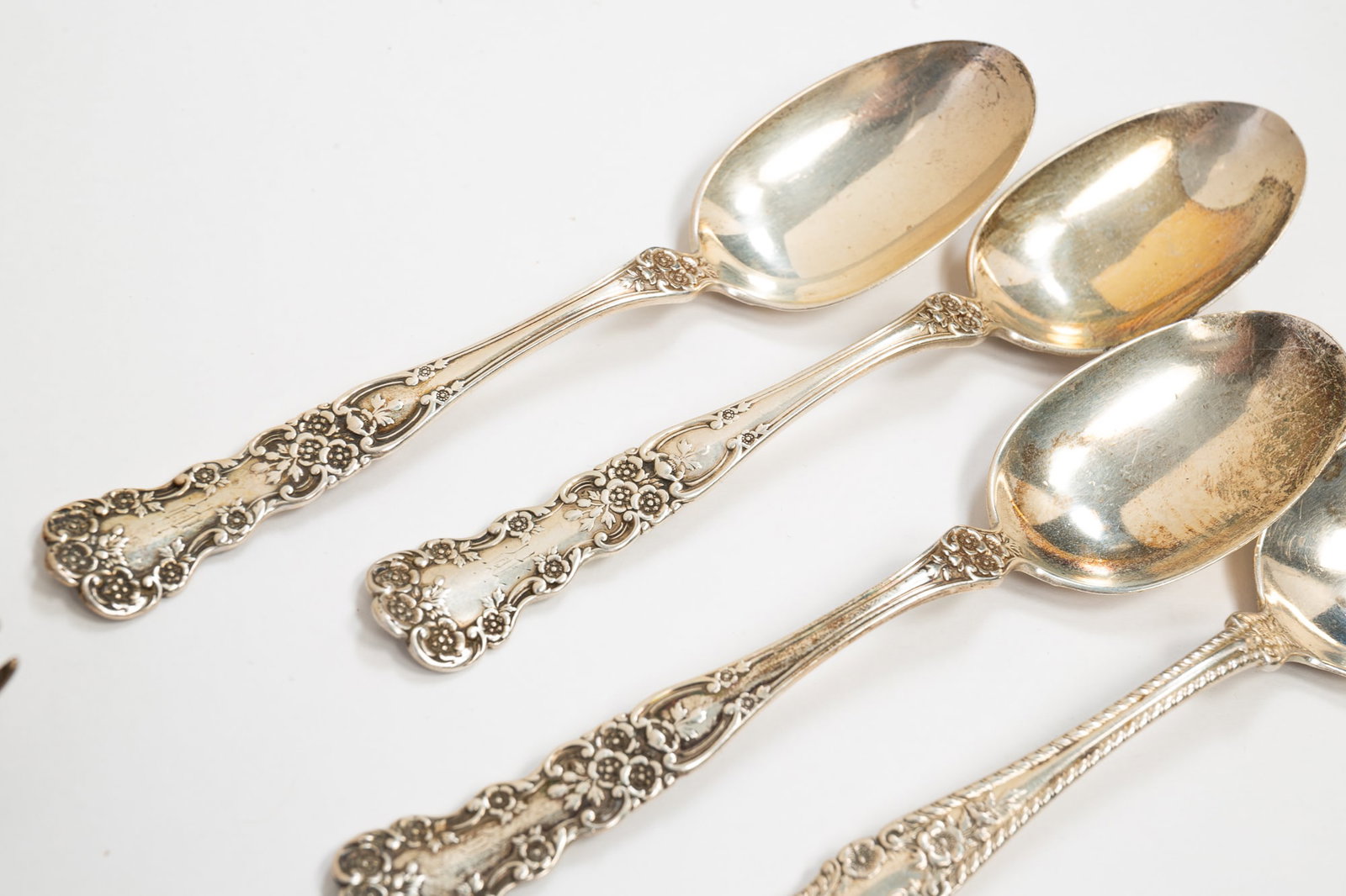 TWENTY-TWO GORHAM STERLING SILVER FLATWARE ITEMS. - 4