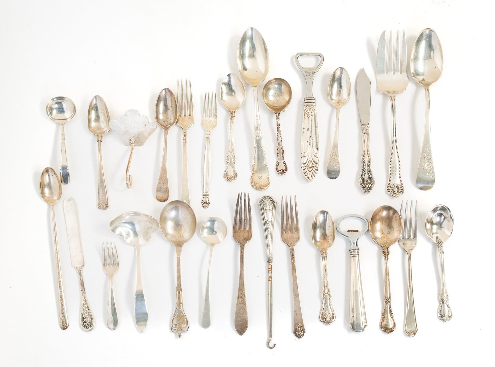 GROUP OF AMERICAN STERLING SILVER FLATWARE AND SERVING ITEMS.: Late 19th-20th Century. Various patterns and hollow-handled items. Silver weight excluding hollow handled pieces. Approximately 28.1 ozt. Longest, 8.75"l. Widest, 1.75"w.Provenance: From the Lifetime