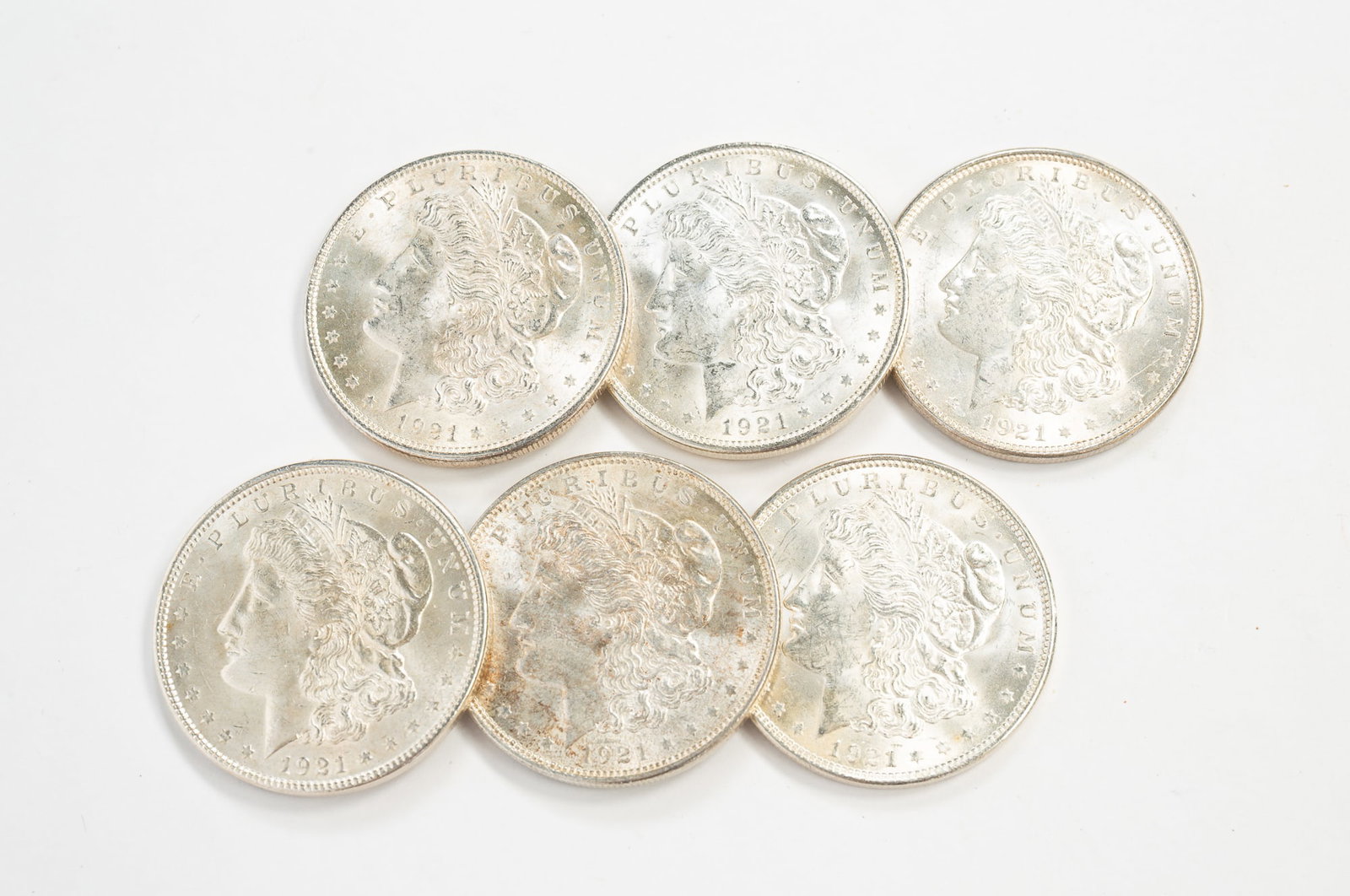GROUP OF 6 U.S. SILVER 1921 MORGAN DOLLAR COINS. (1 of 4)