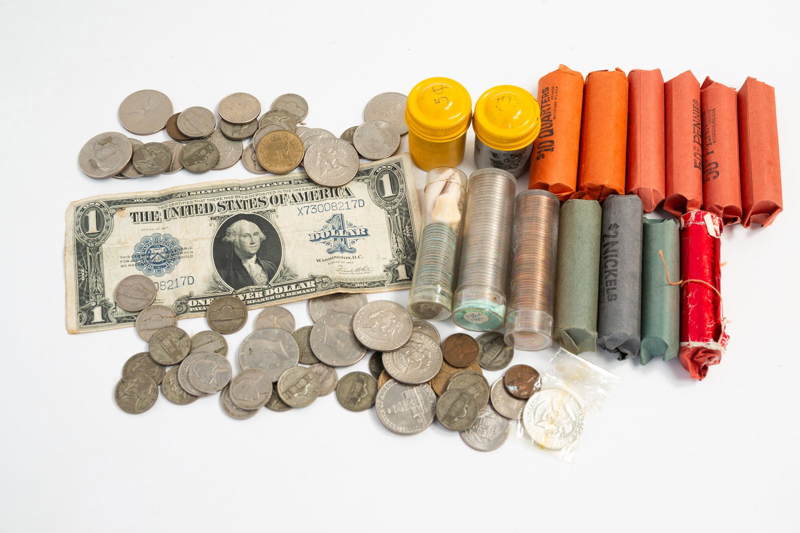 GROUPING OF UNSEARCHED US COINAGE INCLUDING WAR NICKELS AND LINCOLN CENTS. (1 of 5)