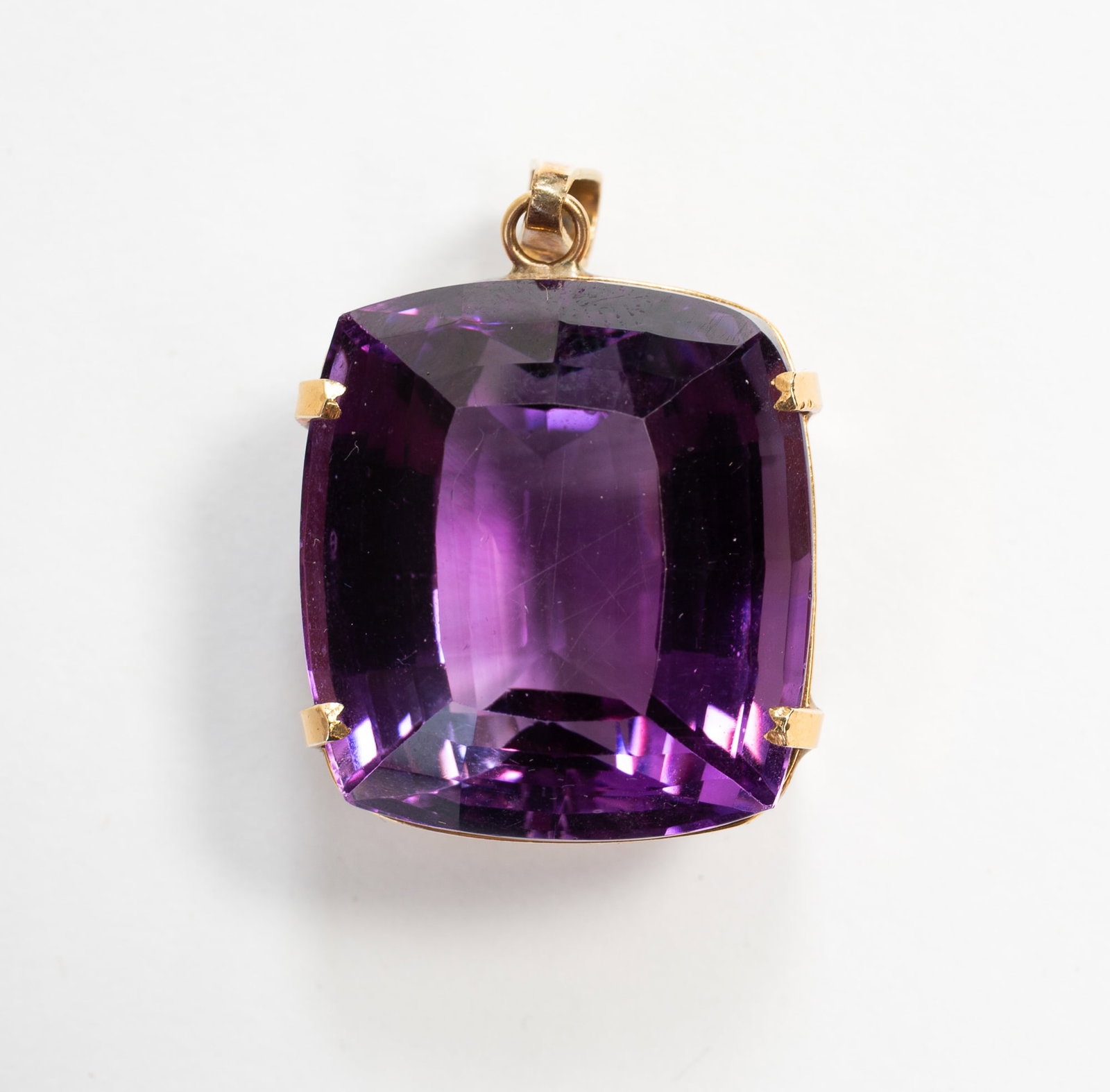 14K GOLD AND AMETHYST PENDANT. (1 of 2)