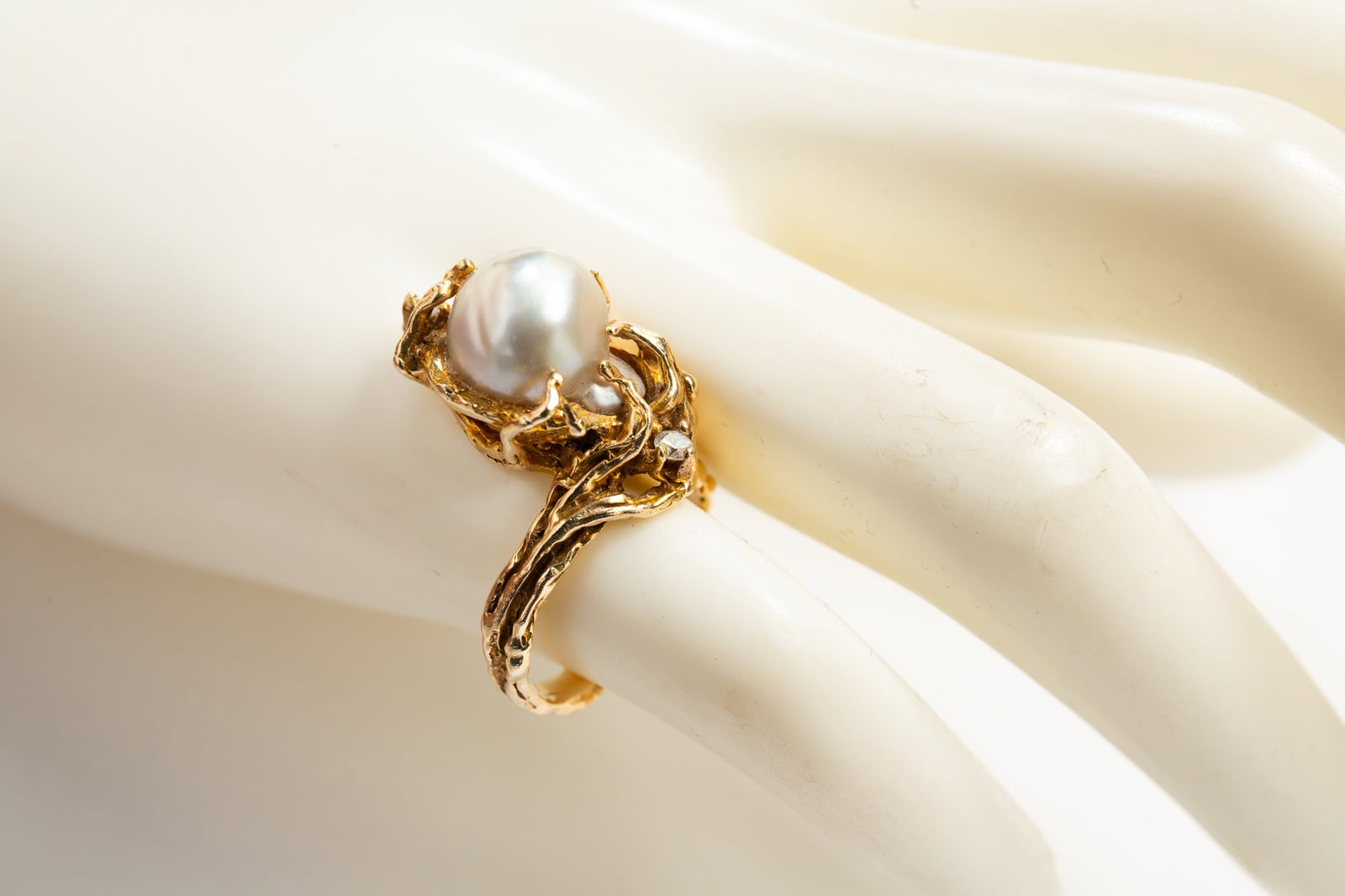 14K YELLOW GOLD BAROQUE PEARL AND DIAMOND RING. (1 of 3)