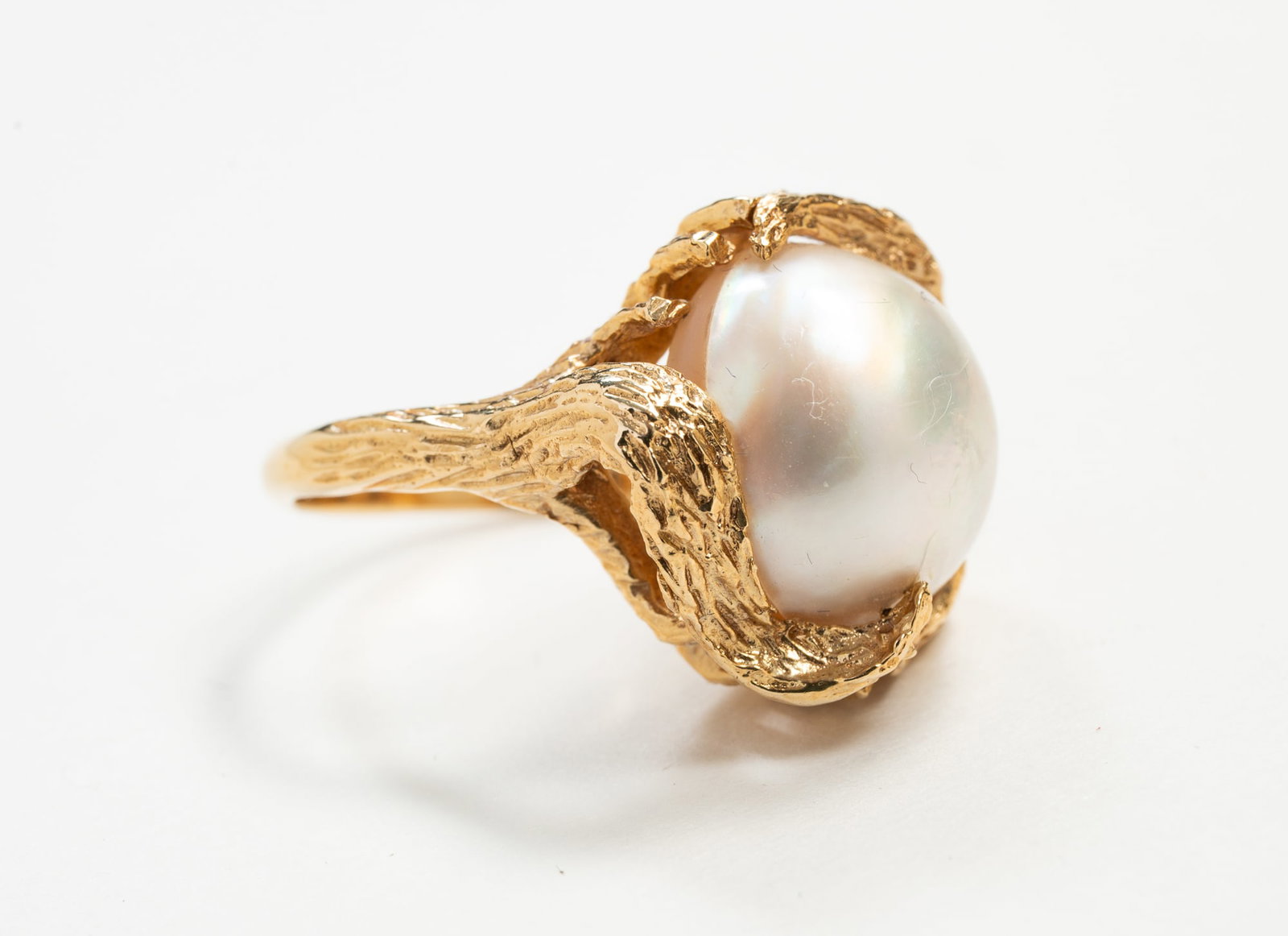 14K YELLOW GOLD MABE PEARL RING. (1 of 3)