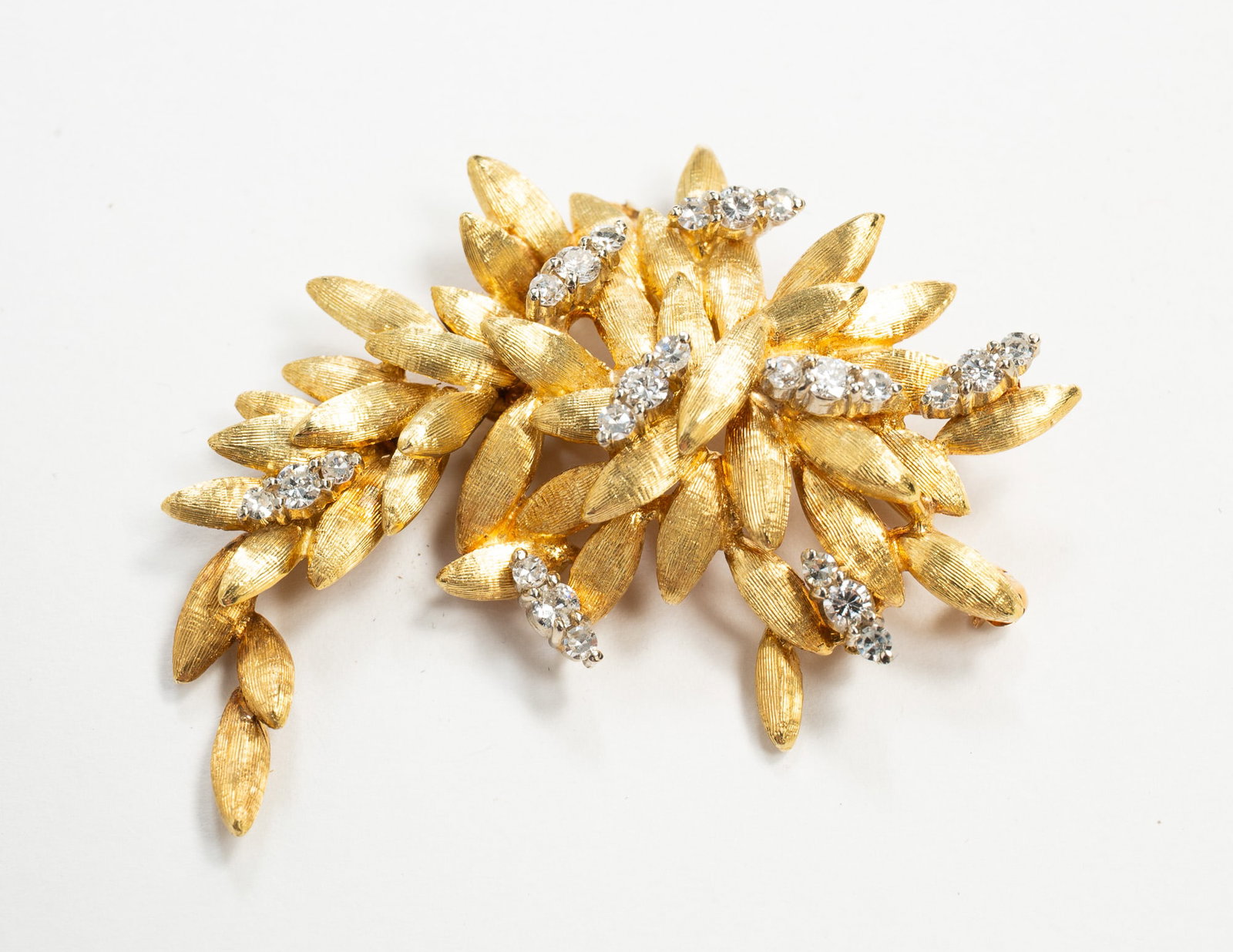 18K GOLD AND DIAMOND LEAF BROOCH. (1 of 2)