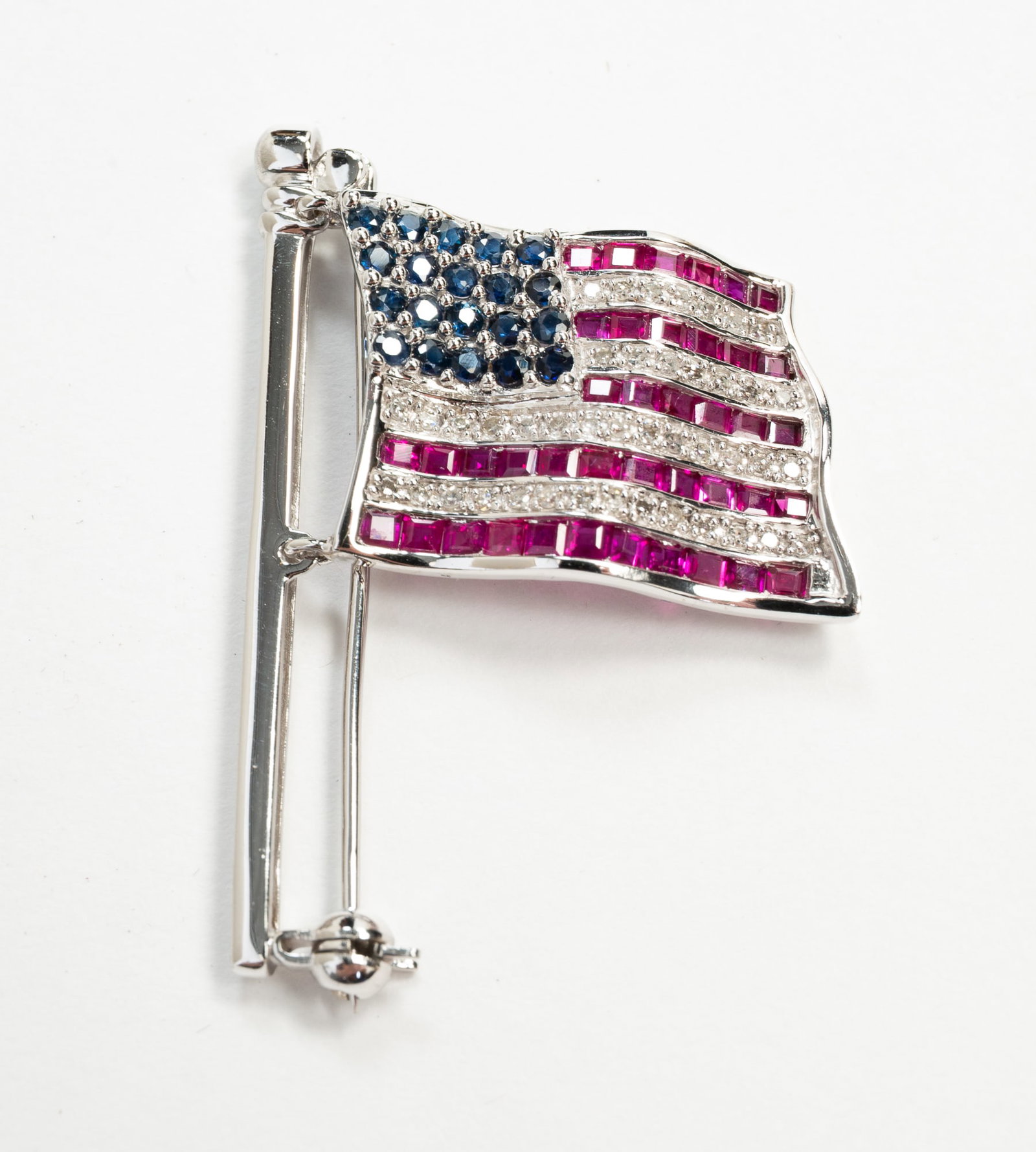 14K WHITE GOLD GEM SET AMERICAN FLAG PIN. (1 of 2)