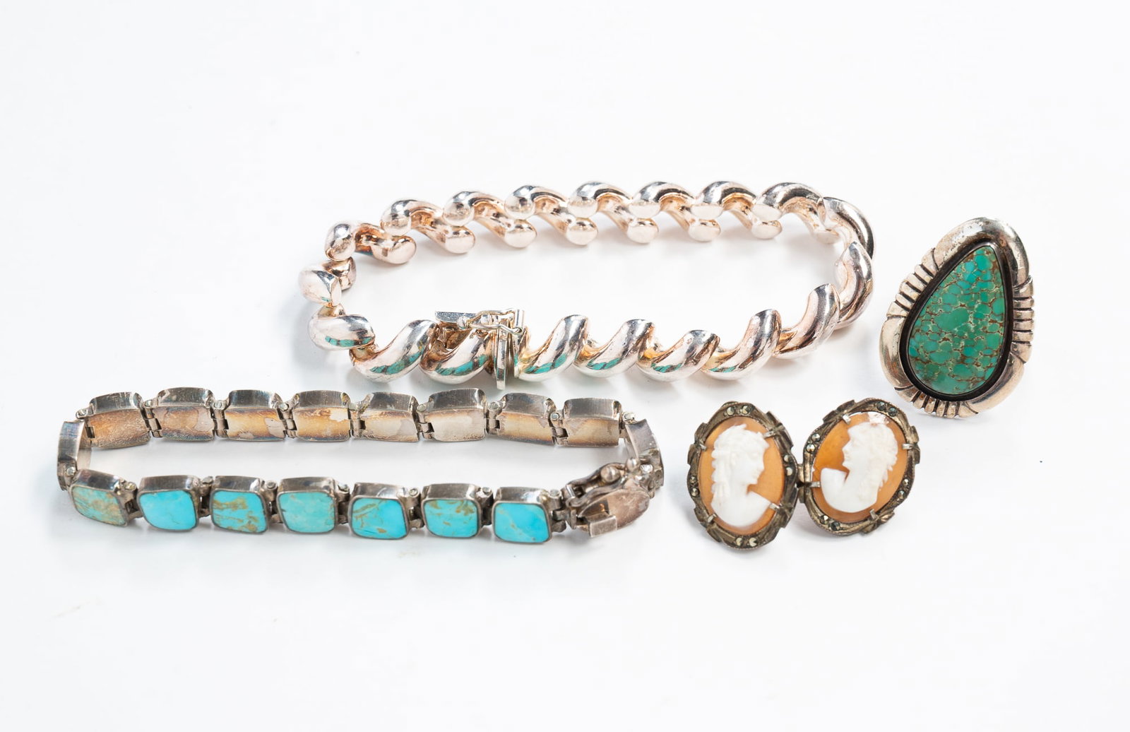 GROUP OF SILVER JEWELRY, INCLUDING TURQUOISE. (1 of 3)
