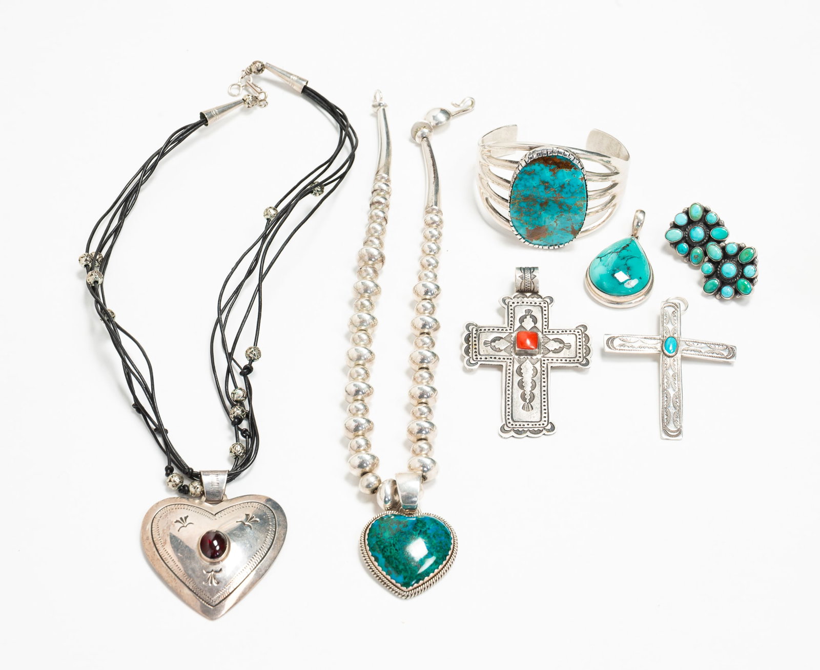 SEVEN STERLING SILVER NATIVE AMERICAN JEWELRY ITEMS. (1 of 6)