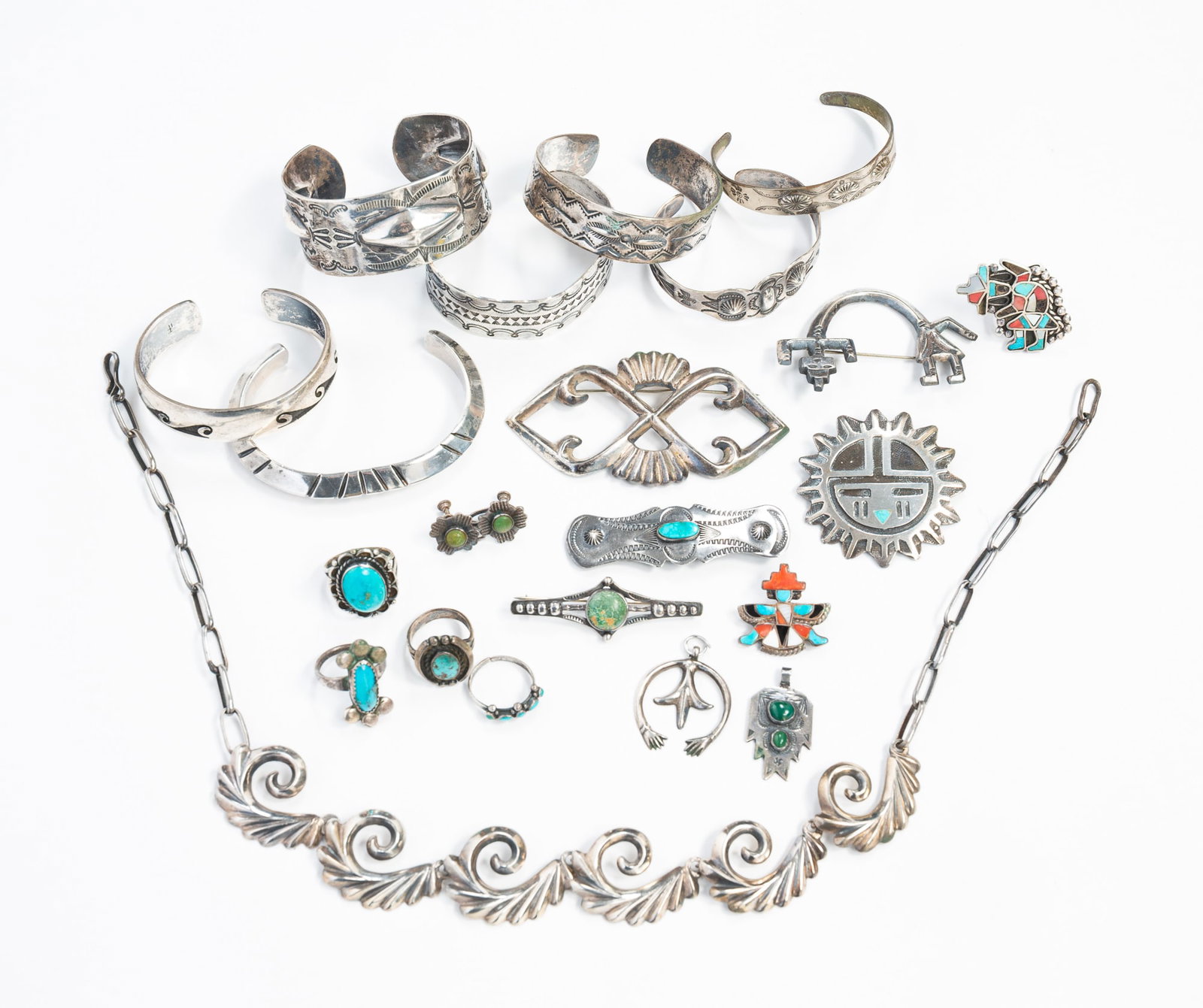GROUP OF NATIVE AMERICAN SOUTHWESTERN MOTIF JEWELRY. (1 of 6)