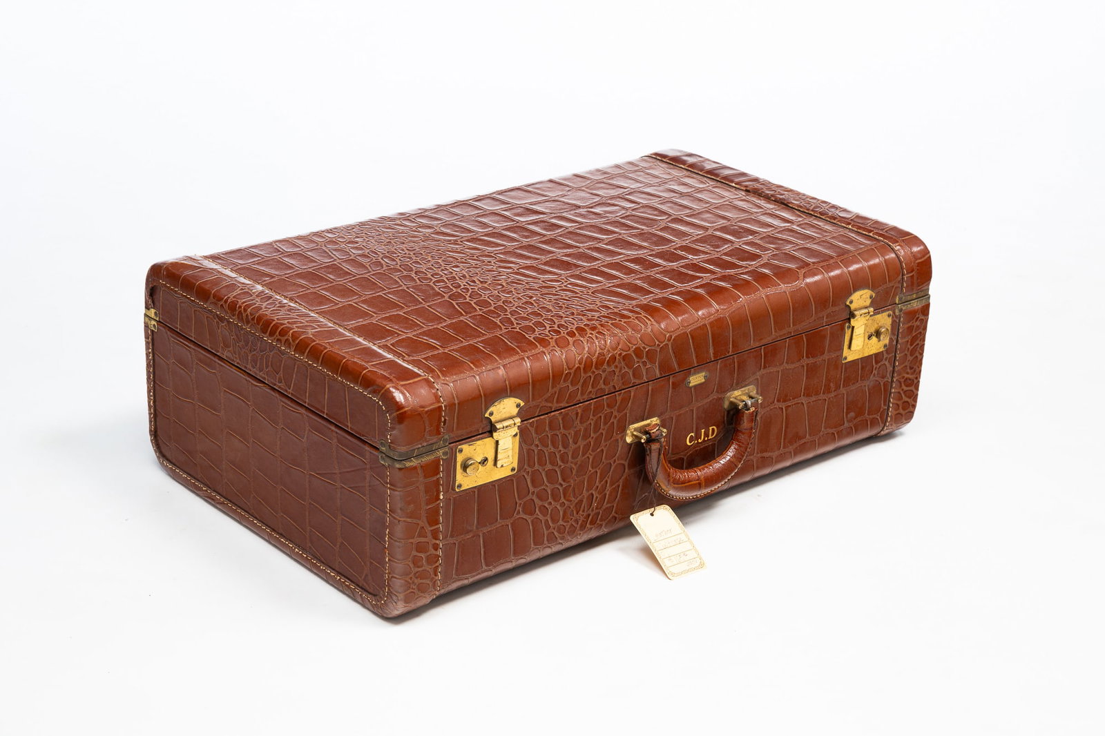 DEXTER (PHILADELPHIA, PENNSYLVANIA) LEATHER SUITCASE. (1 of 6)