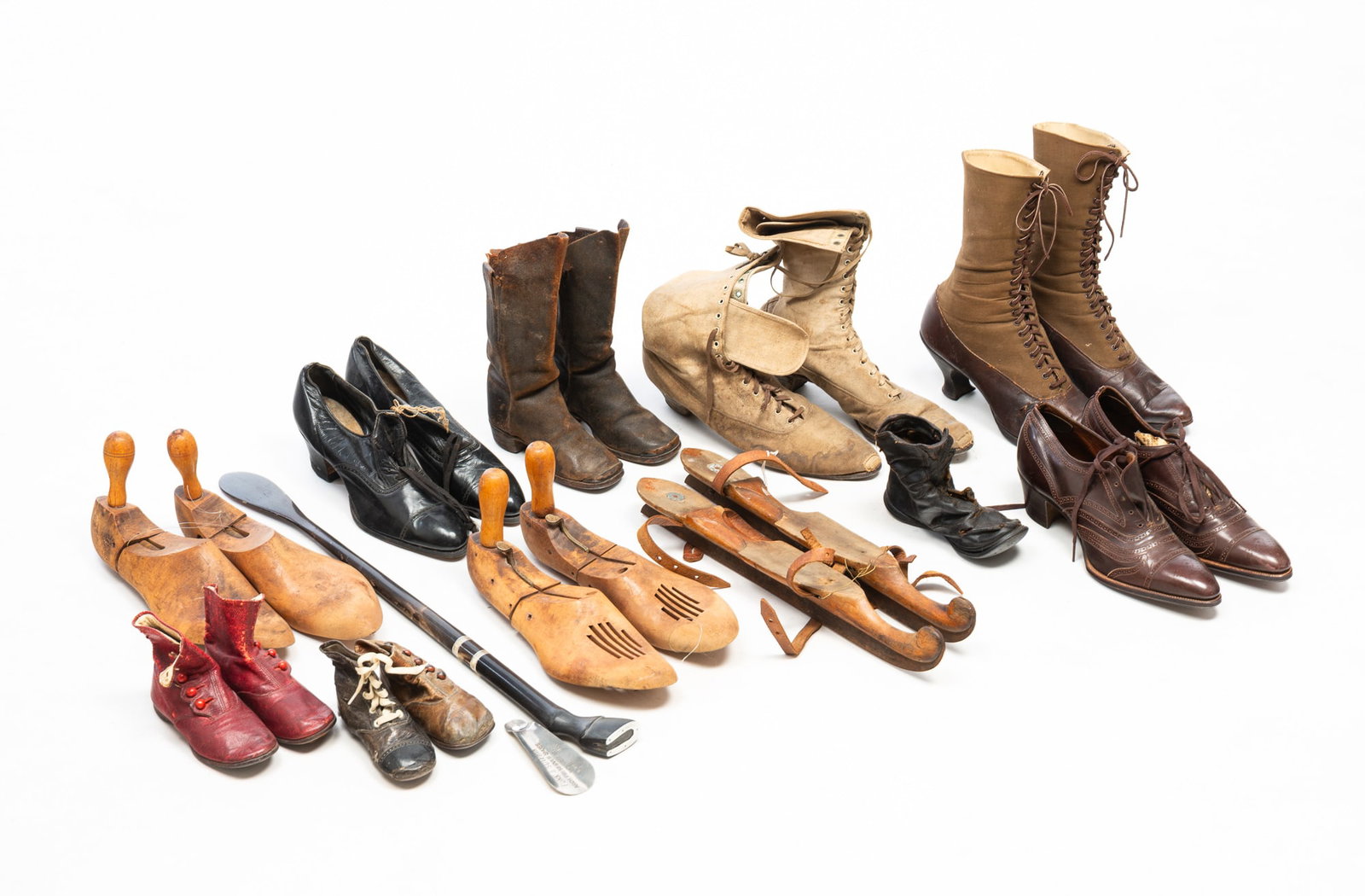 LARGE GROUP OF VICTORIAN SHOES. (1 of 10)