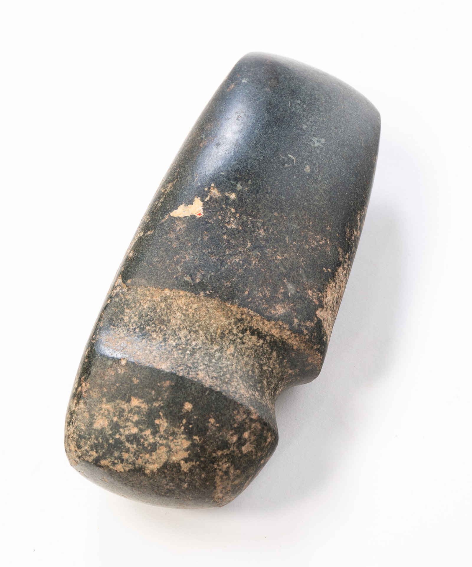 NATIVE AMERICAN GROOVED STONE AXE. (1 of 2)