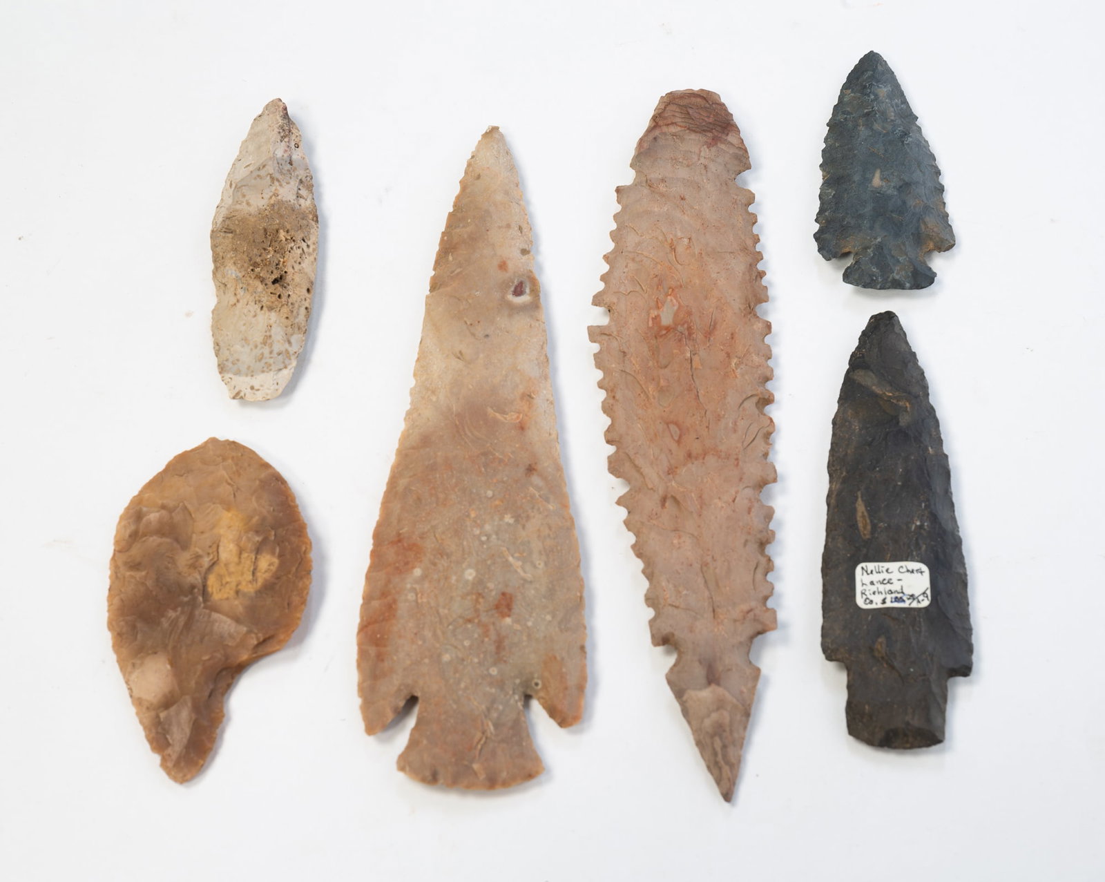 SIX NATIVE AMERICAN STONE POINTS. (1 of 3)