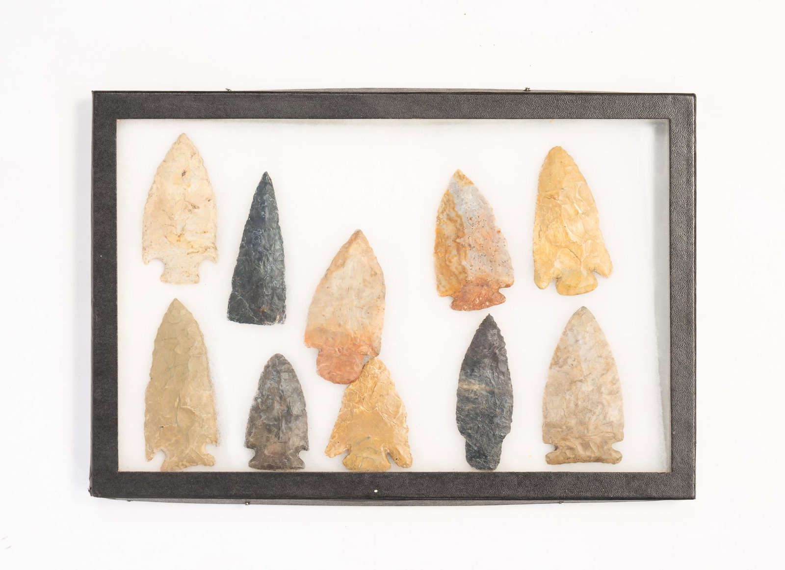 EIGHT NATIVE AMERICAN STONE POINTS.: EIGHT NATIVE AMERICAN STONE POINTS. Two Etley's, six Corner notches, and a black knife point. From 3.25"l. to 2.25"l. Provenance: From the Lifetime Collection of the Late Ray Yoder (Bay Village,