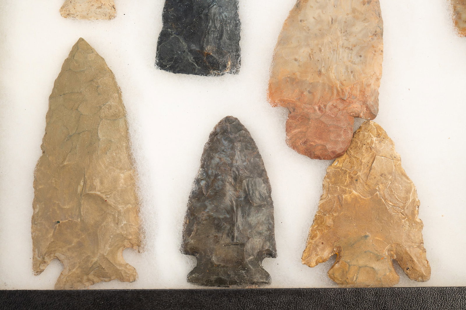 EIGHT NATIVE AMERICAN STONE POINTS. - 2