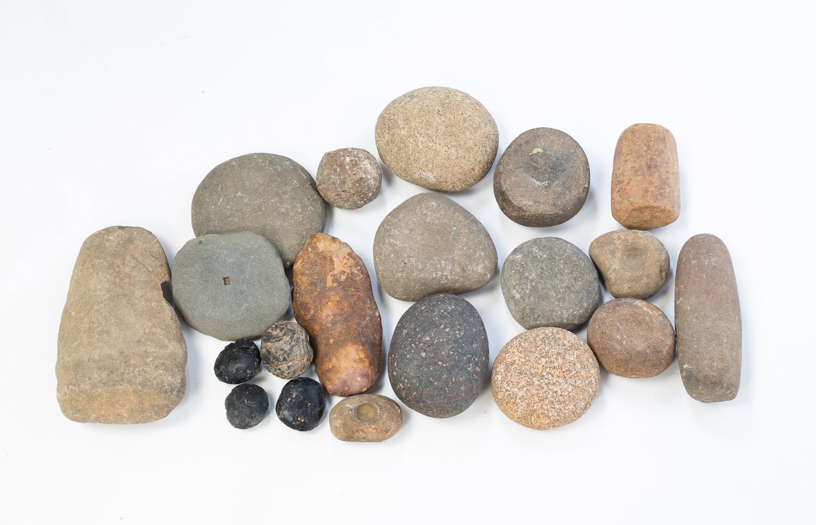TWENTY NATIVE AMERICAN STONE TOOLS. (1 of 4)