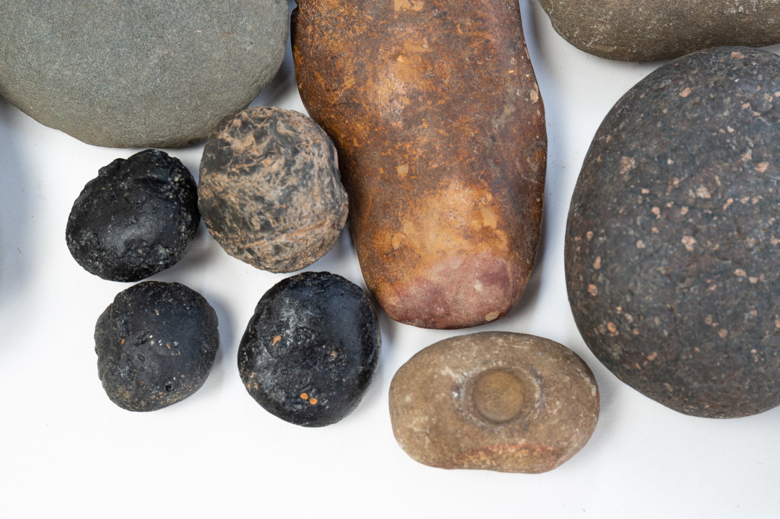 TWENTY NATIVE AMERICAN STONE TOOLS. - 2