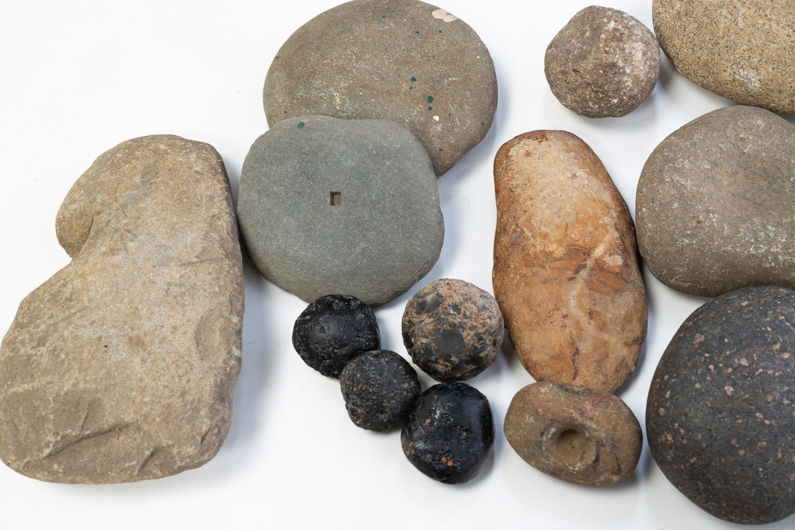 TWENTY NATIVE AMERICAN STONE TOOLS. - 4