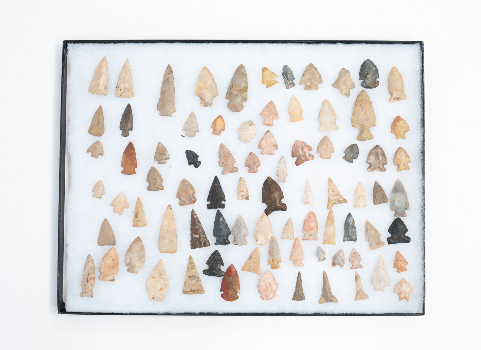 COLLECTION OF NATIVE AMERICAN STONE POINTS. (1 of 3)