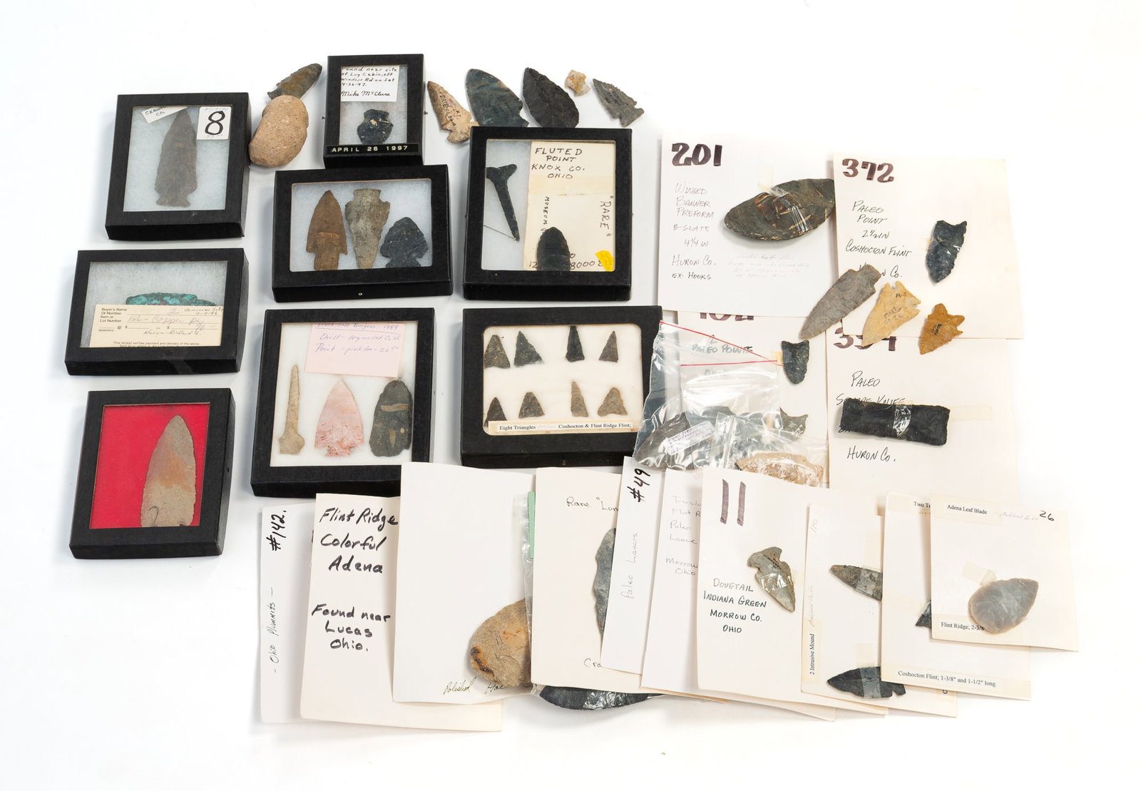 COLLECTION OF OHIO NATIVE AMERICAN STONE ARTIFACTS.: COLLECTION OF OHIO NATIVE AMERICAN STONE ARTIFACTS. Identified by County, including: Winged Bonner Preform from Huron County, 4"w. A lance from Wayne County, 4.25"l. Eight triangles from Coshocton Cou