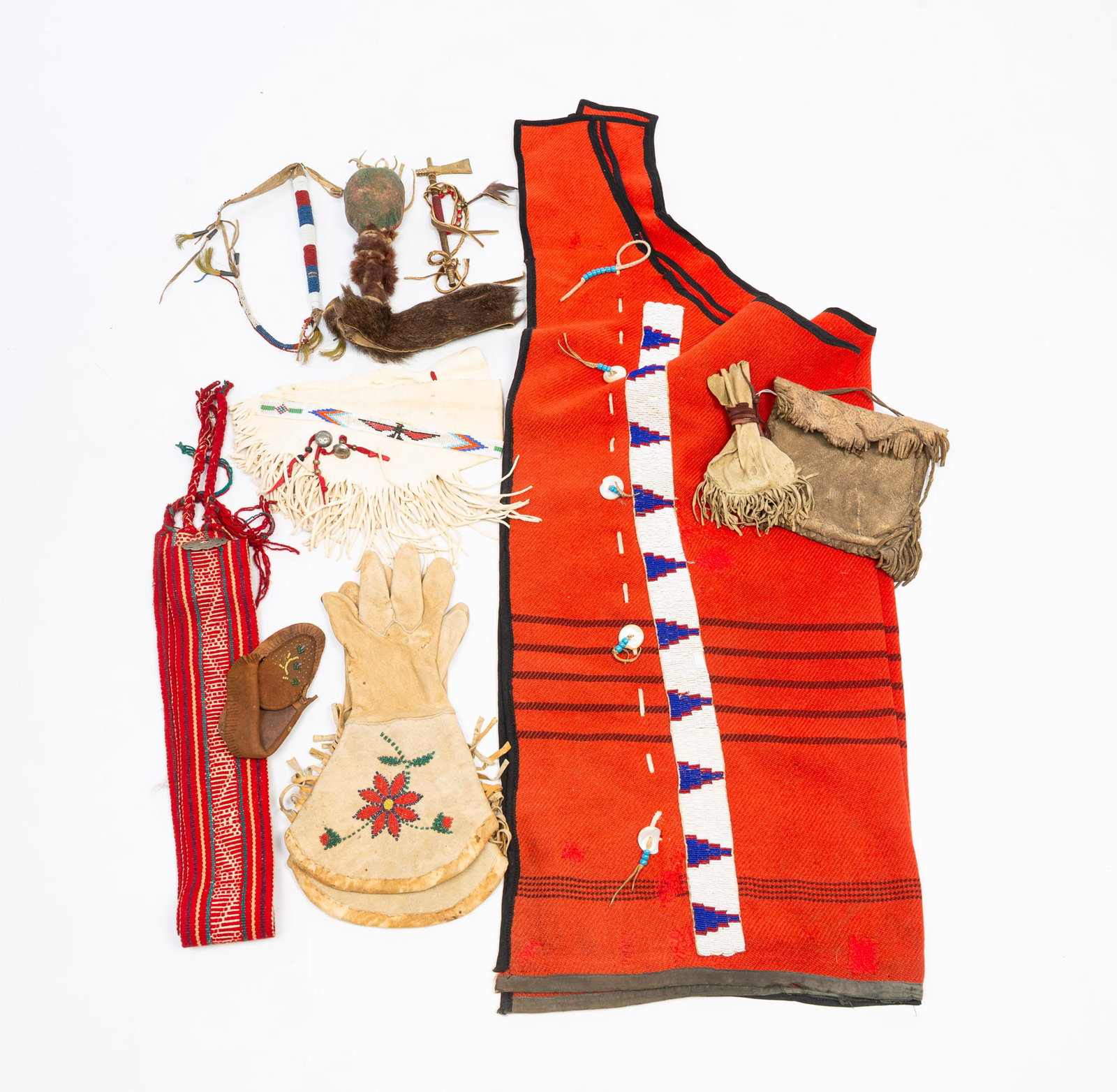 GROUP OF NATIVE AMERICAN DRESS AND ACCESSORIES. (1 of 7)