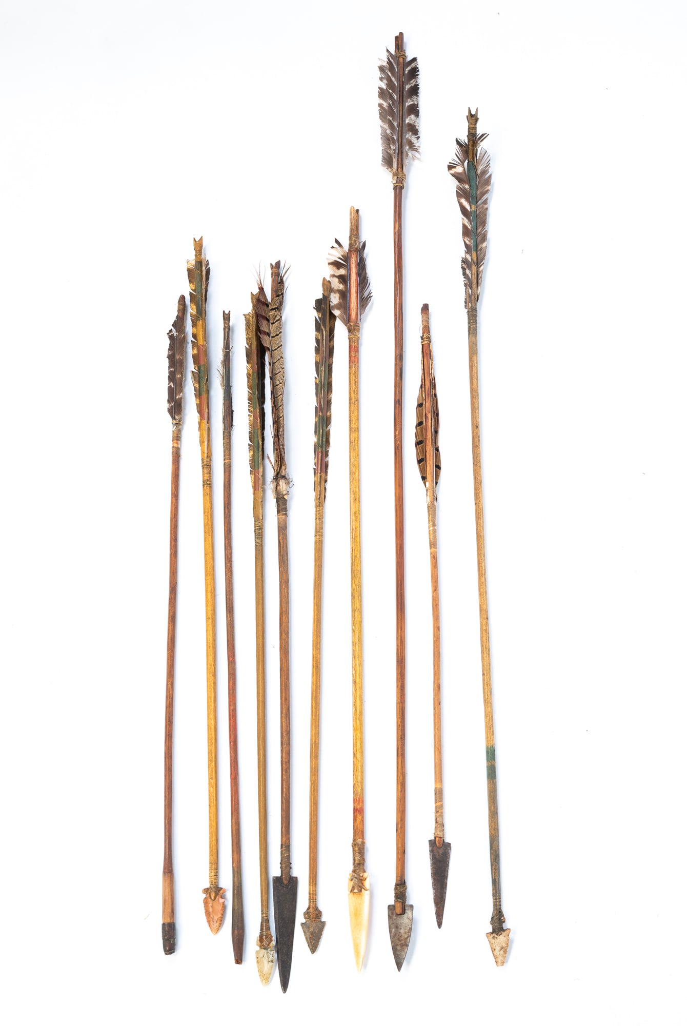 TEN NATIVE AMERICAN ARROWS. (1 of 3)