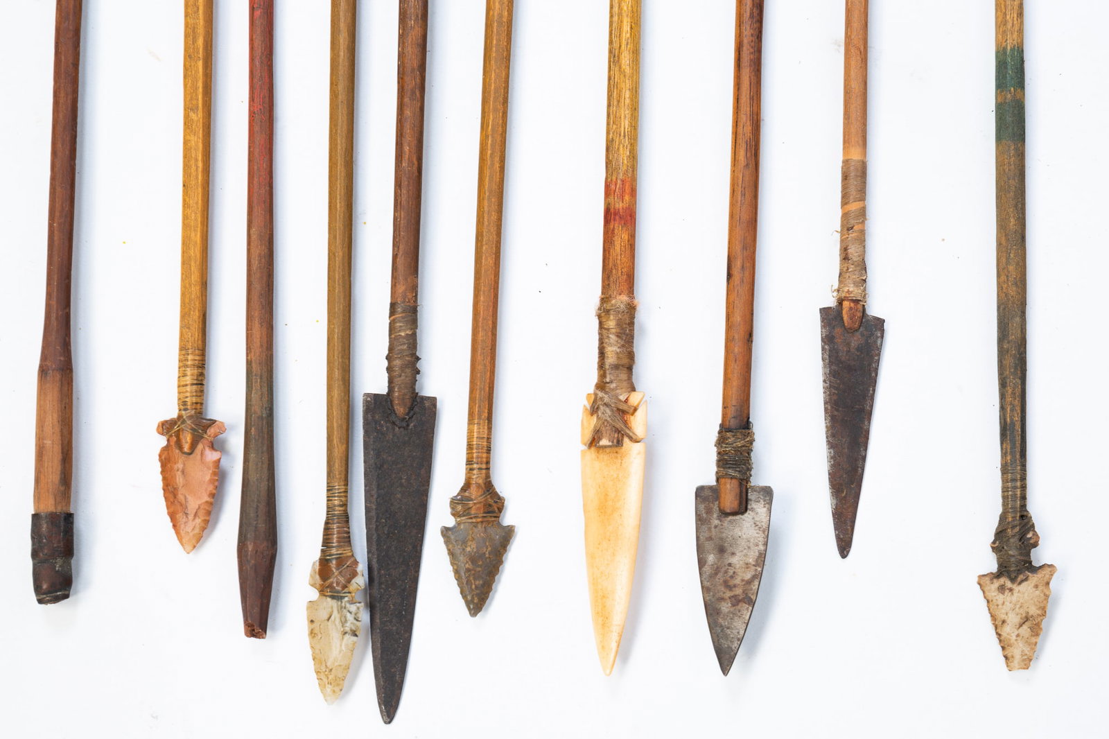 TEN NATIVE AMERICAN ARROWS. - 2