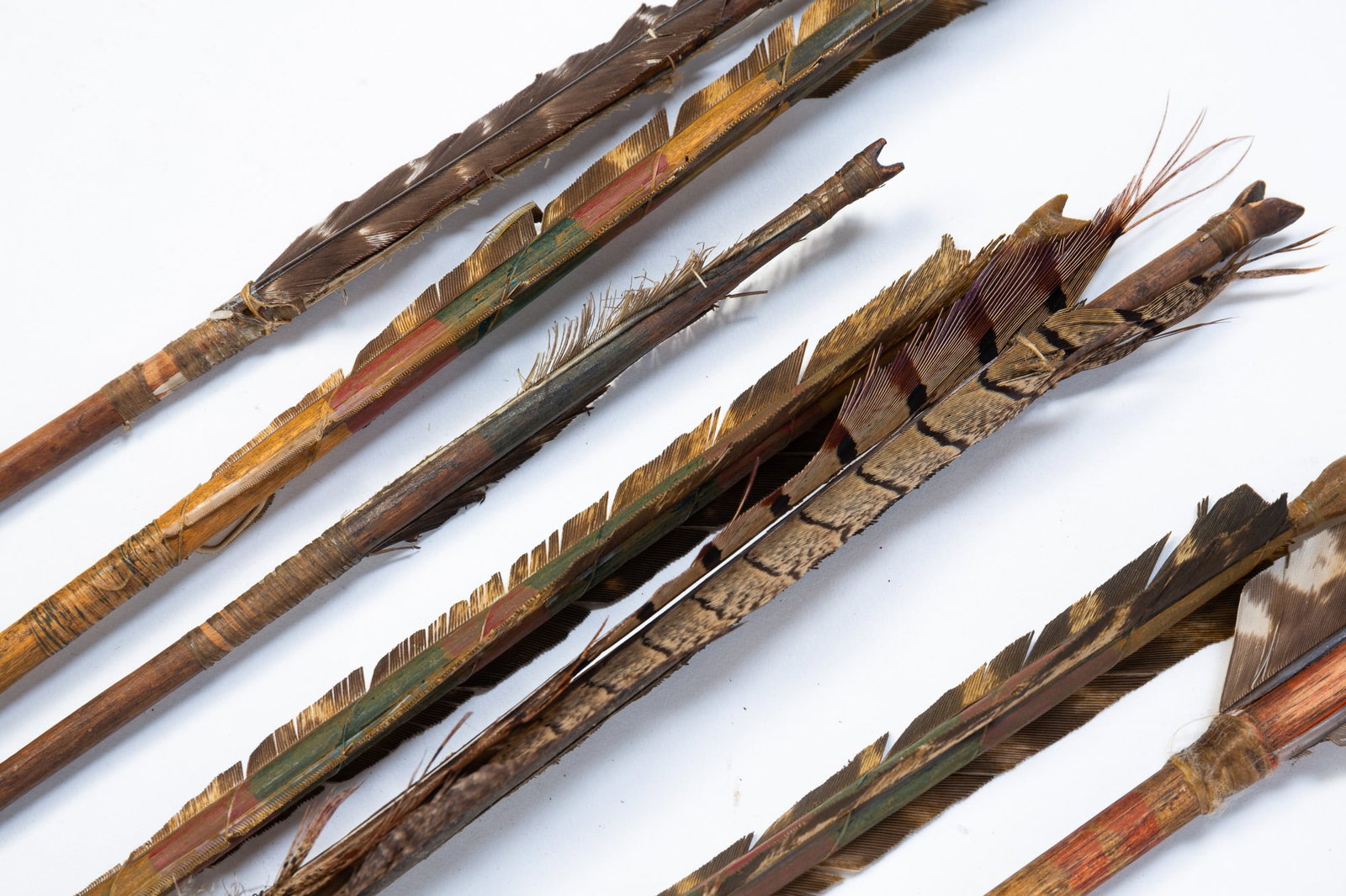 TEN NATIVE AMERICAN ARROWS. - 3