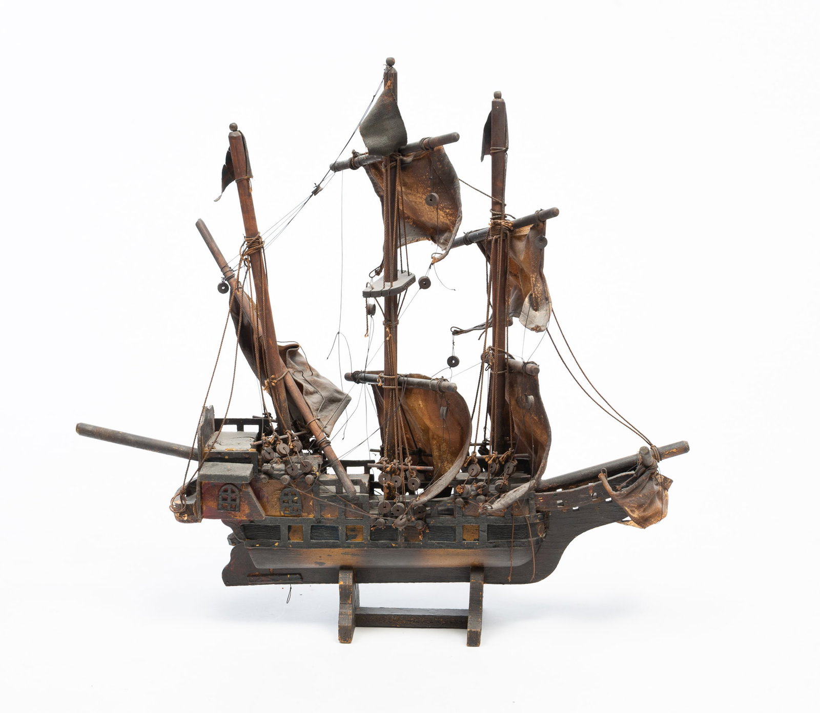 EUROPEAN MASTED CLIPPER SHIP MODEL. (1 of 6)