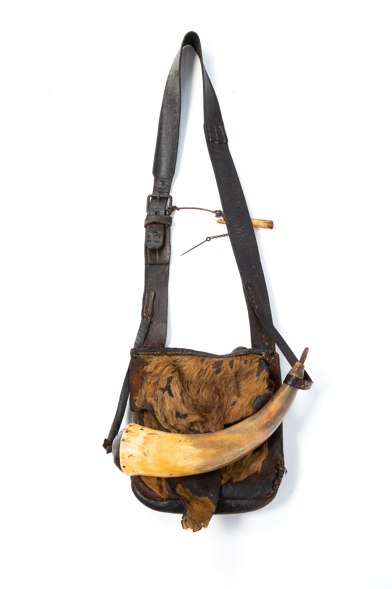 AMERICAN LEATHER HUNTING BAG WITH POWDER HORN, KNIFE, AND PRIMER. (1 of 5)