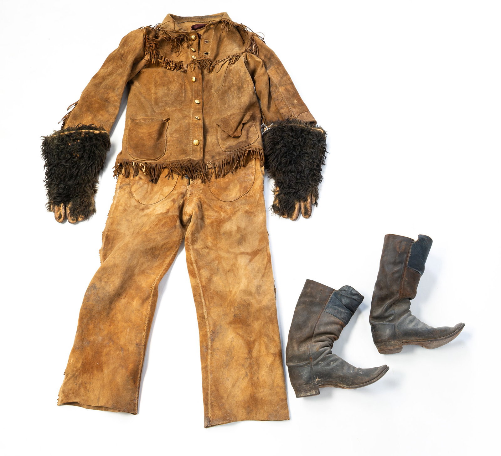 AMERICAN MOUNTAIN MAN BUCKSKIN OUTFIT AND BUFFALO HIDE GLOVES. (1 of 12)