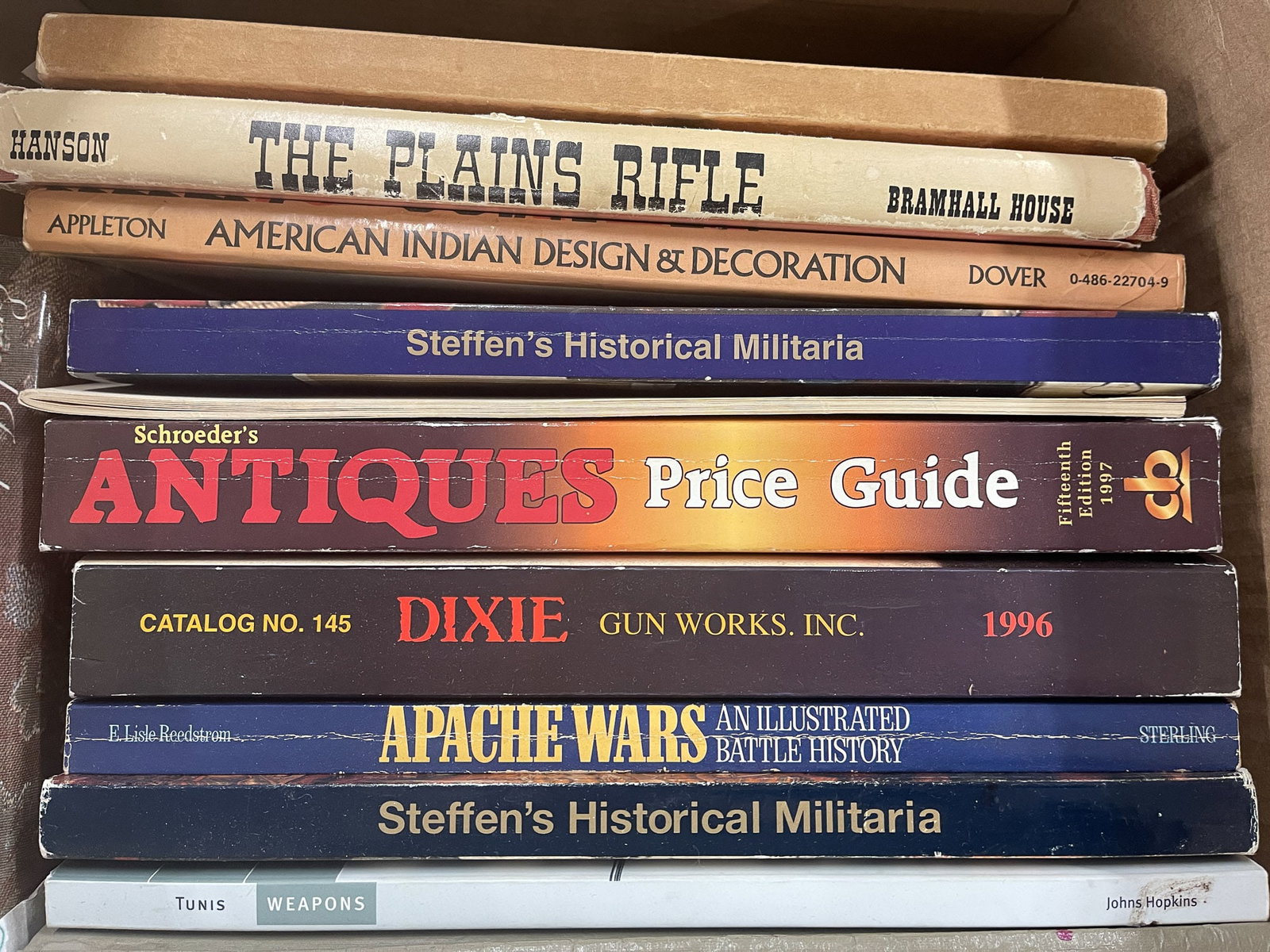 LARGE GROUP OF REFERENCE BOOKS AND AUCTION CATALOGS. (1 of 13)
