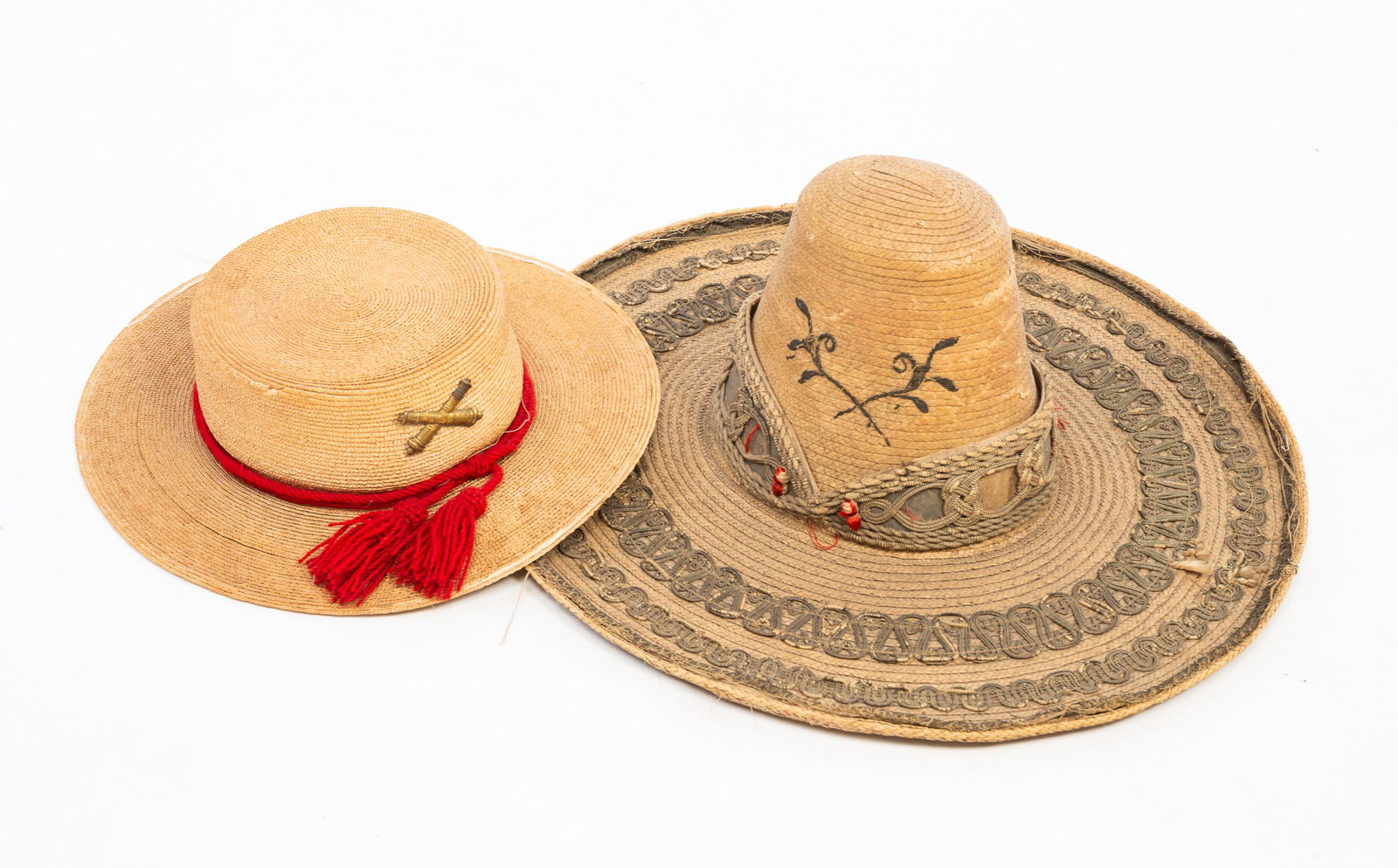 MEXICAN STRAW SOMBRERO AND STRAW BOATER HAT. (1 of 5)