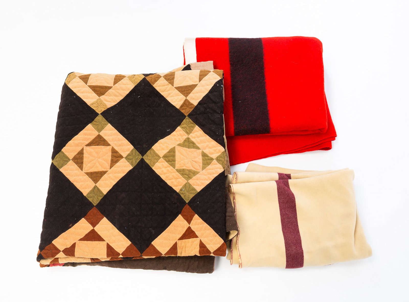 THREE WOOL TEXTILES, INCL. US ARMY MEDICAL DEPARTMENT BLANKET. (1 of 11)