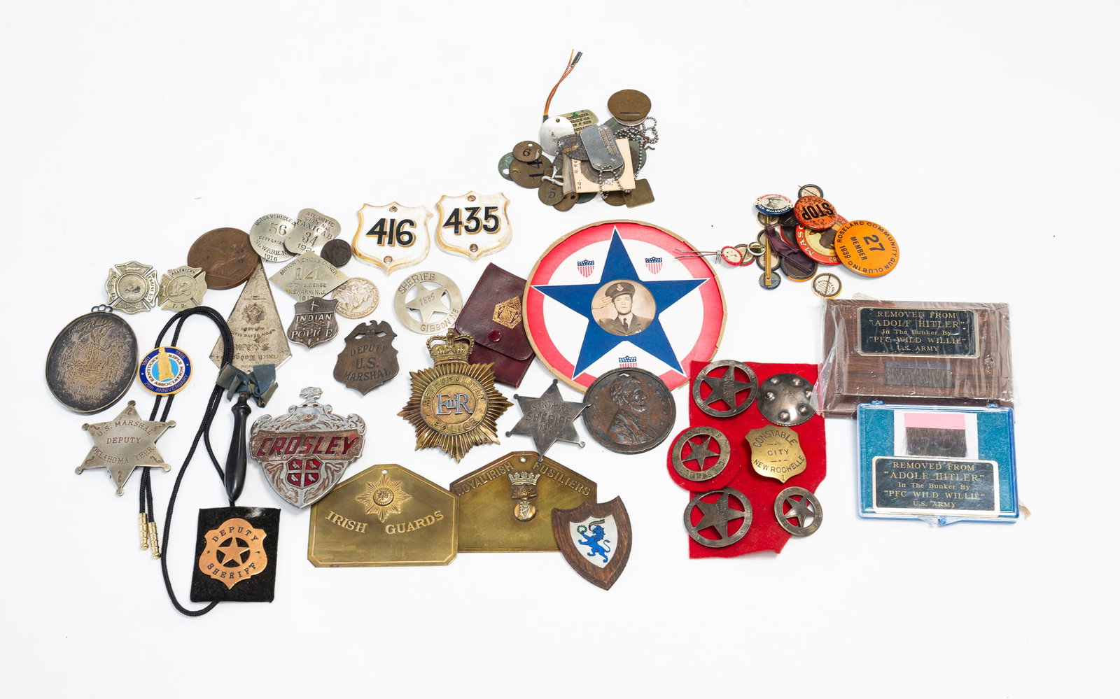 COLLECTION OF AMERICAN POLITICAL AND CIVILIAN BADGES, BUTTONS, AND KEEPSAKES. (1 of 4)