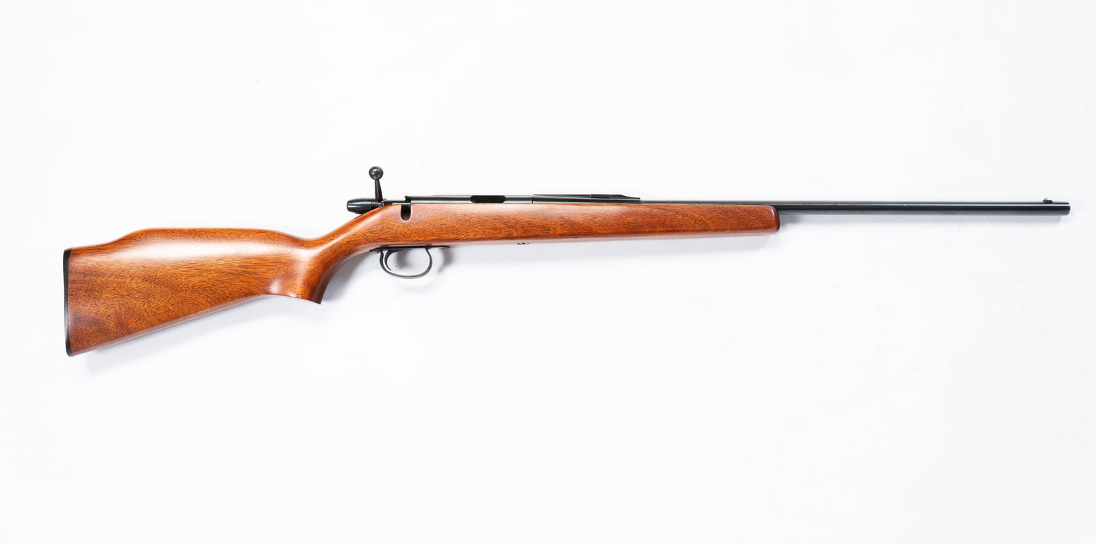 REMINGTON MODEL 580 .22 SHORT SHELL BOLT-ACTION RIFLE.: REMINGTON MODEL 580 .22 SHORT SHELL BOLT-ACTION RIFLE. American, 20th Century. Serial 27149. 24" barrel, Monte Carlo, nicely finished birch stock stained walnut, bluing on barrel and receiver. Smooth