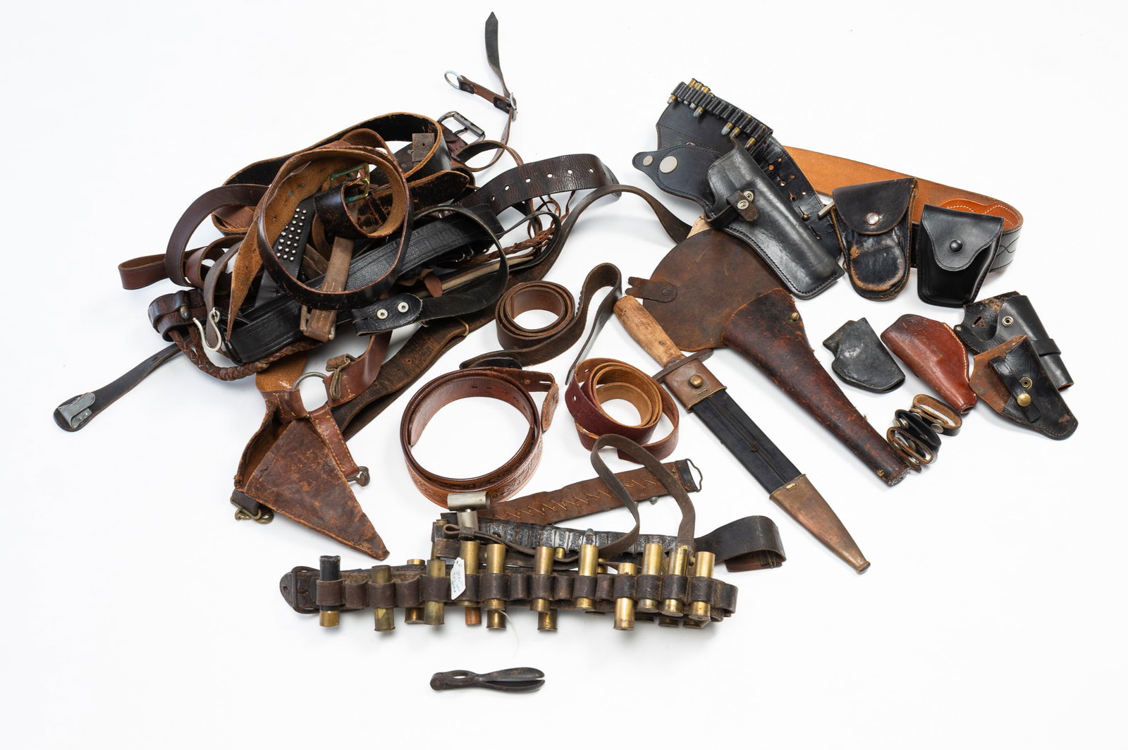 ASSORTED HANDGUN HOLSTERS, BELTS, AND STRAPS. (1 of 4)