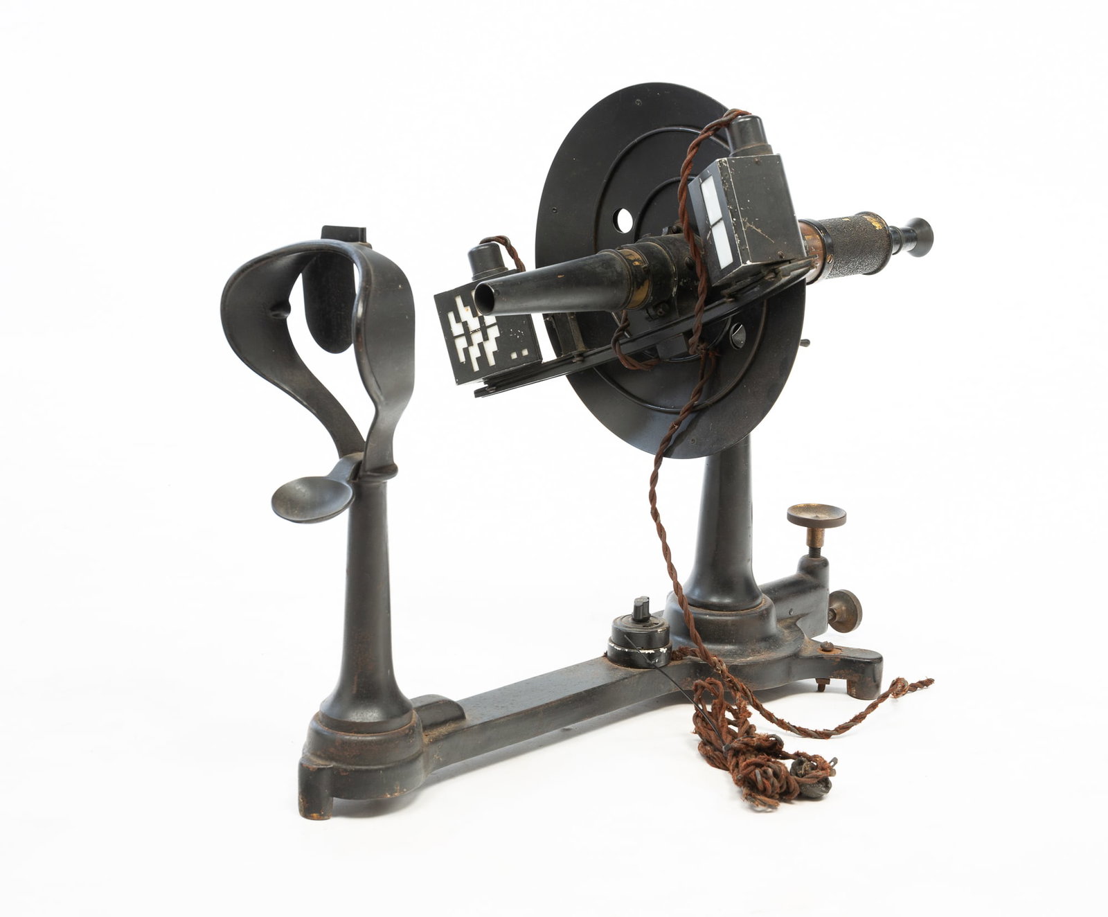 GENERAL OPTICAL CO. BRASS AND CAST IRON OPTHALMOMETER. (1 of 6)
