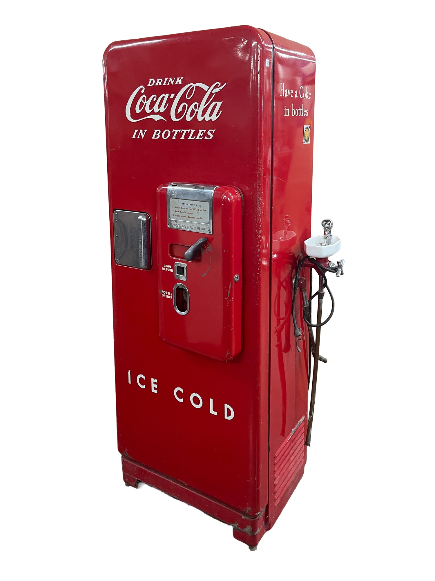 CAVALIER C-51 COCA-COLA VENDING MACHINE WITH WATER FOUNTAIN. (1 of 14)
