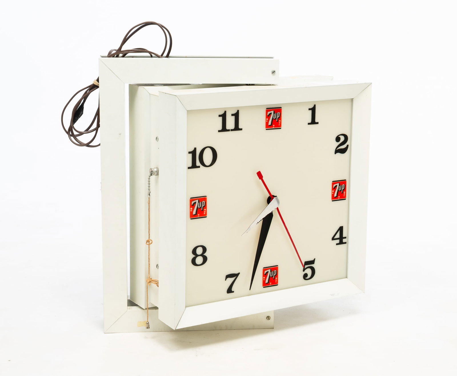 7-UP LIGHTED ADVERTISING WALL CLOCK. (1 of 3)