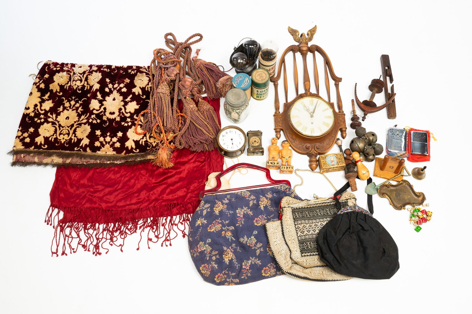 ECLECTIC GROUP OF HOUSEHOLD ACCESSORIES. (1 of 10)