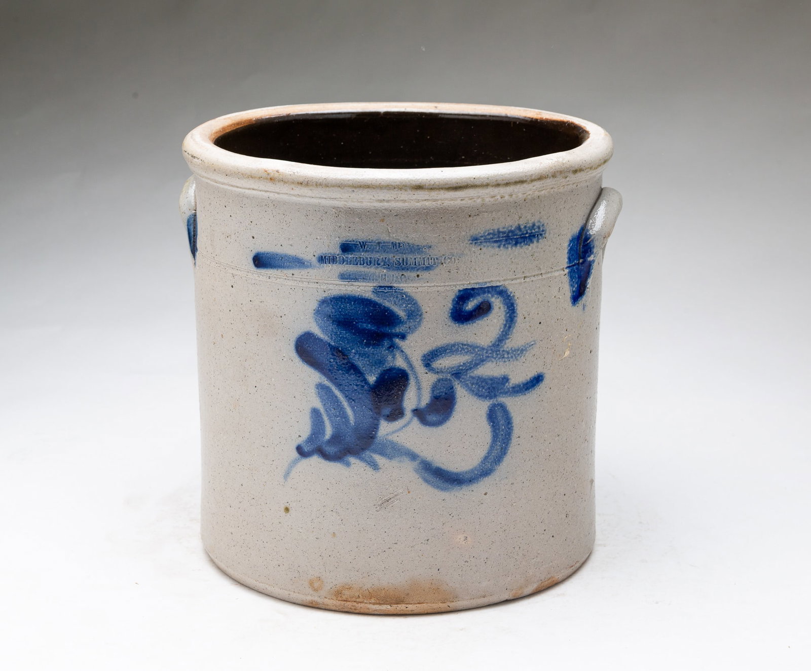 W.T. MEAD (MIDDLEBURY, SUMMIT COUNTY, OHIO) FREEHAND COBALT-DECORATED STONEWARE CROCK. (1 of 6)