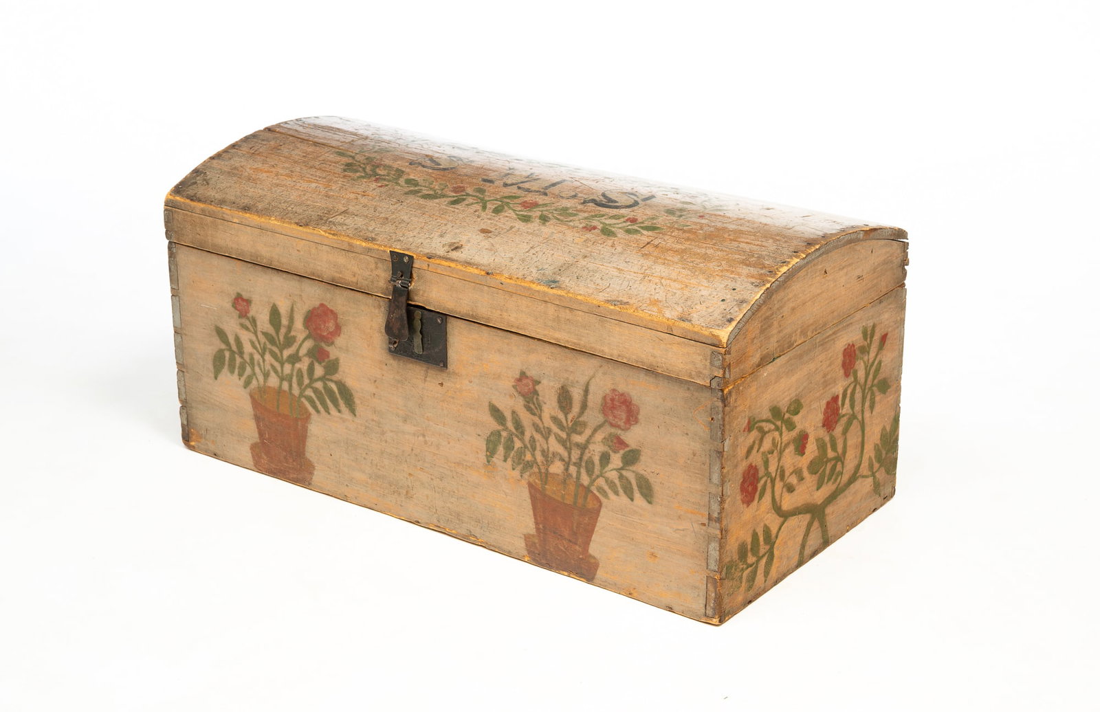 NEW ENGLAND PAINT-DECORATED DOME TOP TRUNK. (1 of 6)