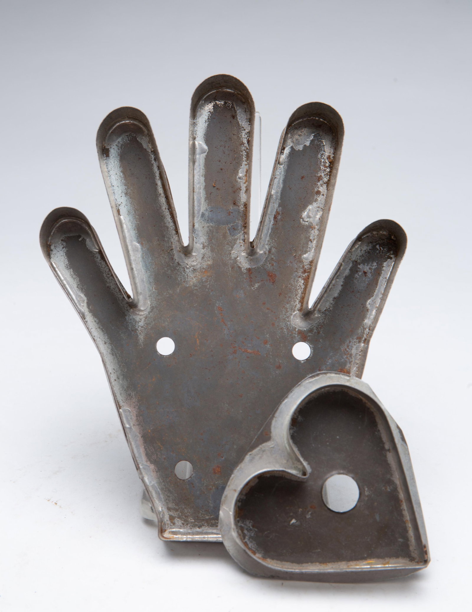 HEART-IN-HAND COOKIE CUTTER. (1 of 4)