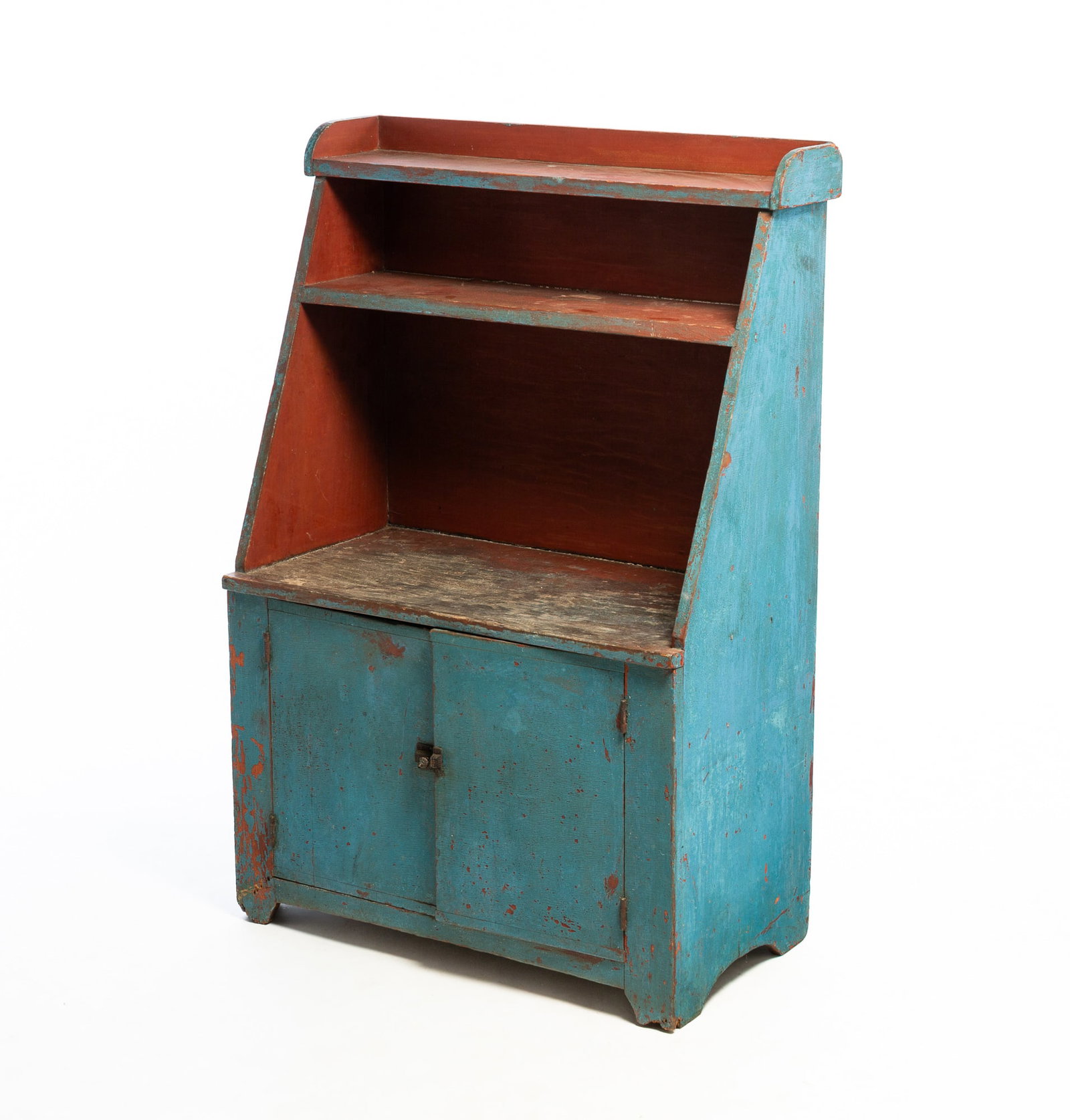 DIMINUTIVE AMERICAN BUCKET BENCH WITH BLUE AND RUST RED PAINT. (1 of 3)