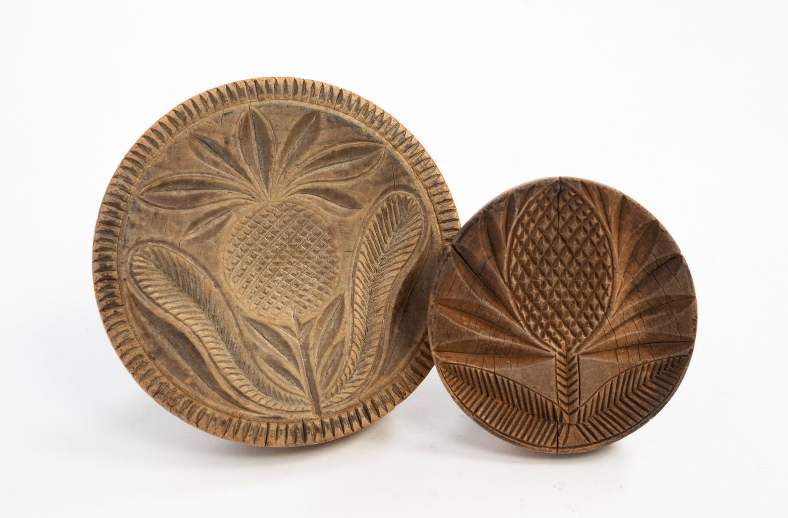 TWO FINE PENNSYLVANIA PINEAPPLE BUTTER PRINTS. (1 of 5)