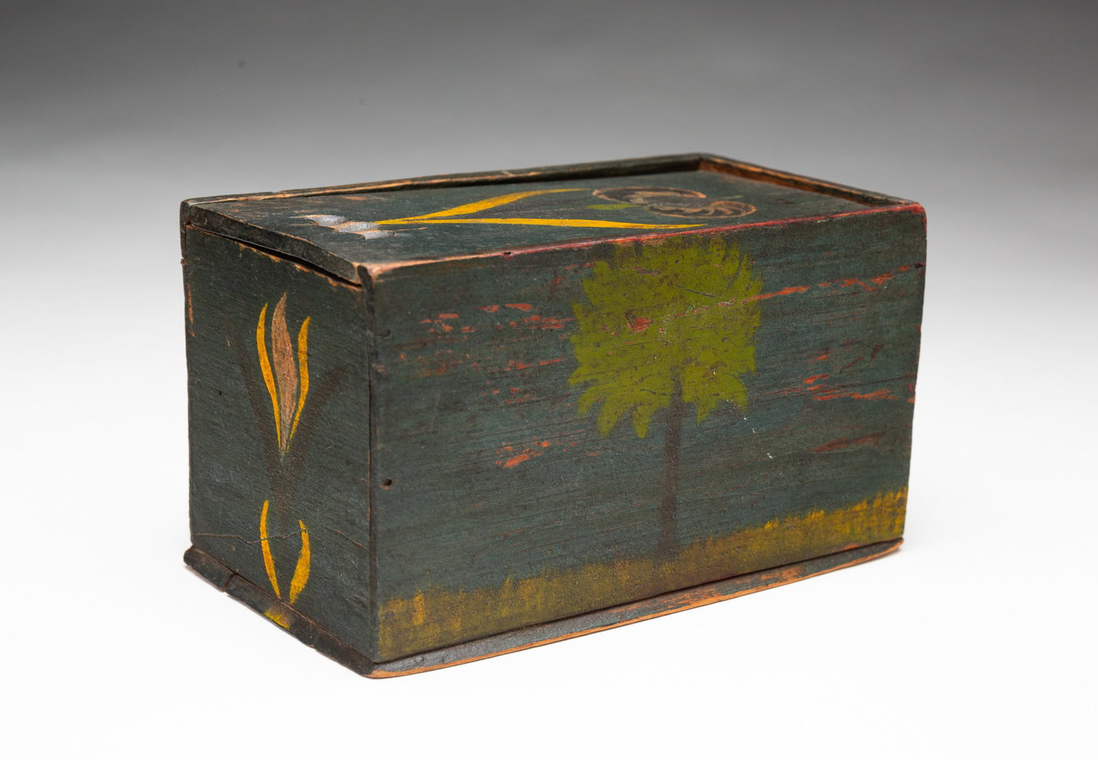 SCARCE LANCASTER, PENNSYLVANIA JACOB OR JONAS WEBER DIMINUTIVE POLYCHROME PAINT DECORATED SLIDE-LID (1 of 4)