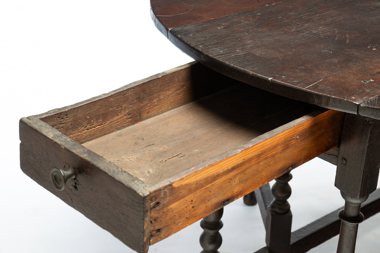 WILLIAM AND MARY GATELEG DROP LEAF TABLE. - 4