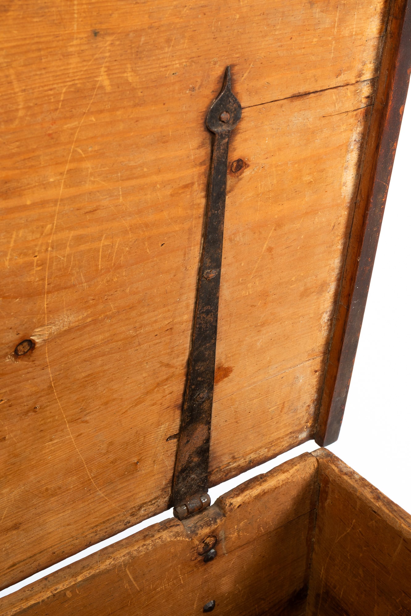 PAINT-DECORATED DOWER CHEST. - 4