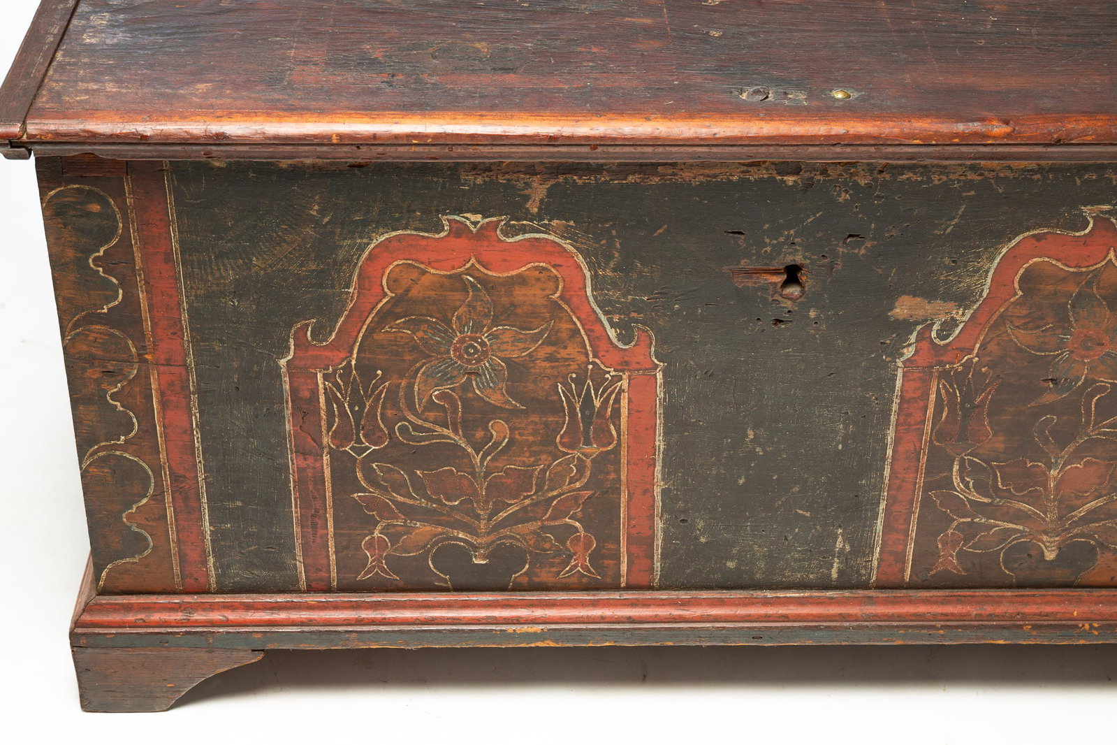PAINT-DECORATED DOWER CHEST. - 7